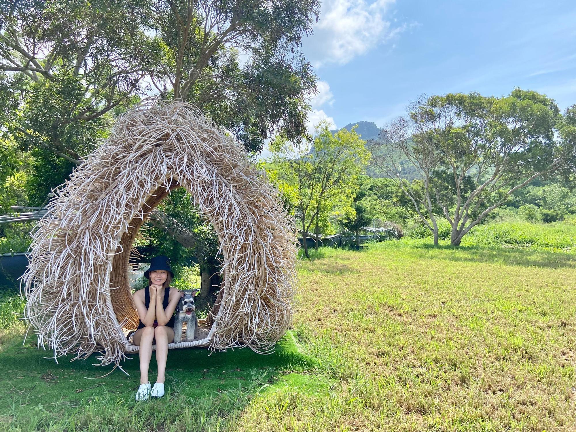 潘慧如帶狗狗環島錄影第一站來到最愛的墾丁。(球狀星團提供)