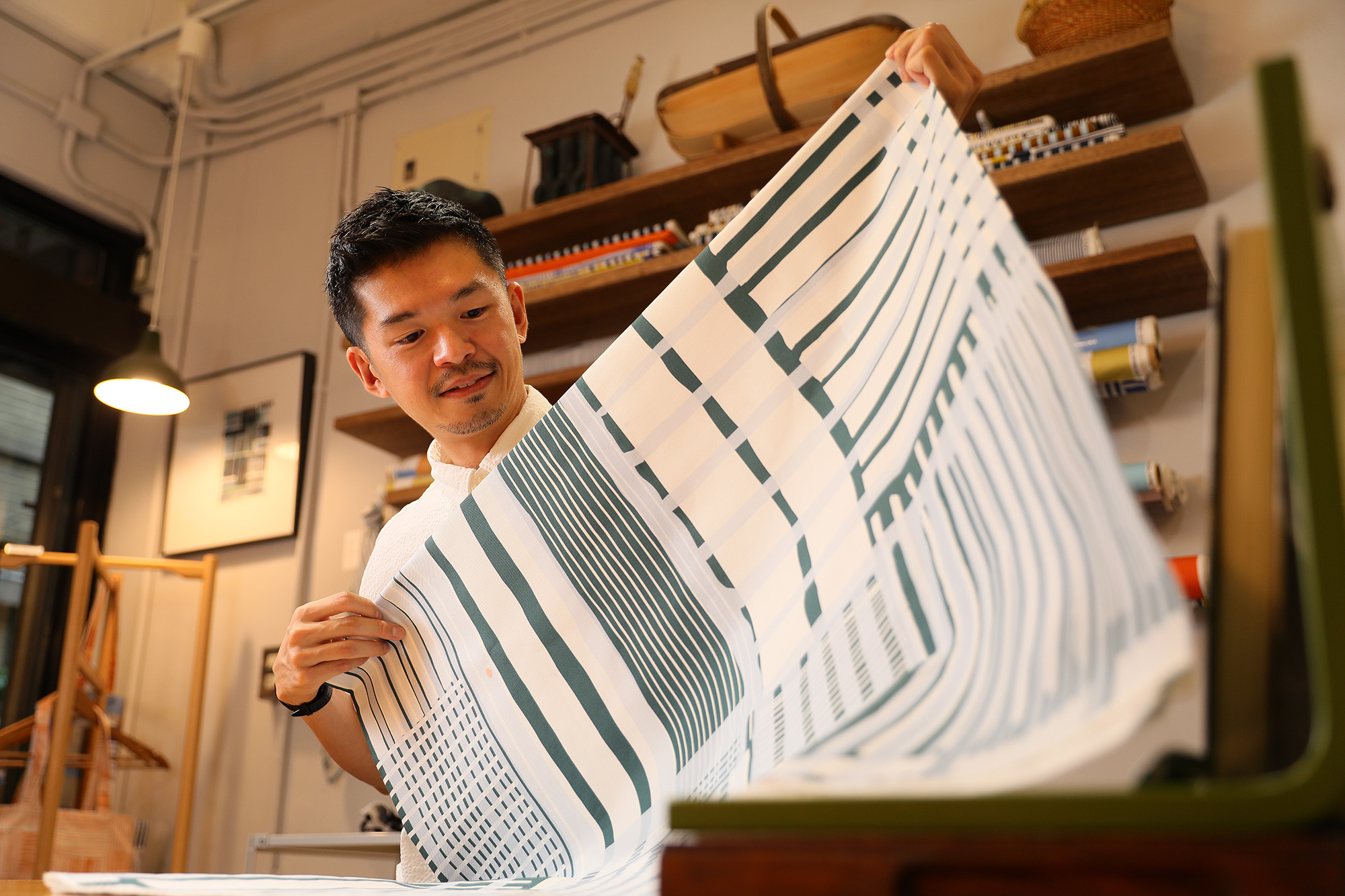 減簡手制以「減法」與「簡化」為創作核心精神，希望每款圖案都能成為百看不膩的經典布花。