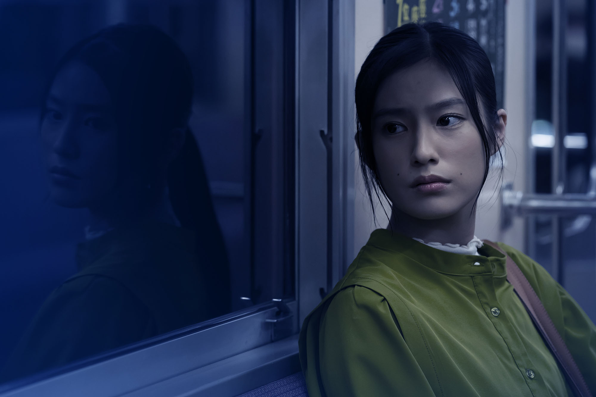 恒松祐里坦言非常害怕恐怖片，接下《如月車站》邀約後才去尋找都市傳說細節。（車庫娛樂提供）