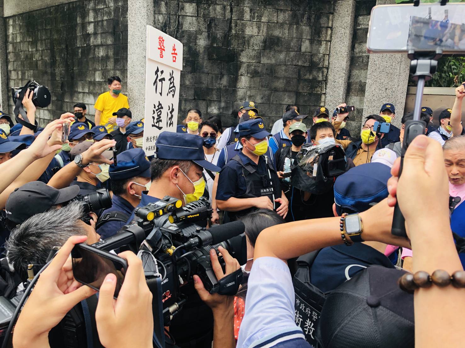 裴洛西訪台，引發國內台灣國，中華統一促進黨等多個不同立場團體到場聲援或抗議。（警政署提供）