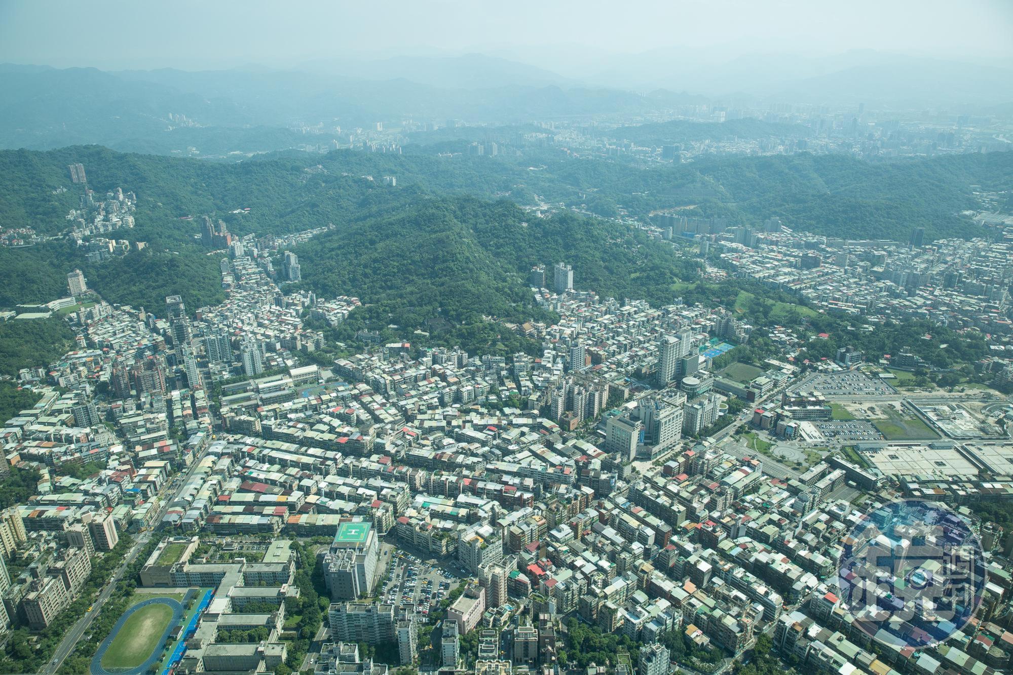 台灣房價持續居高不下，不少人都先暫時放棄買房的念頭。（示意圖，本刊資料照）