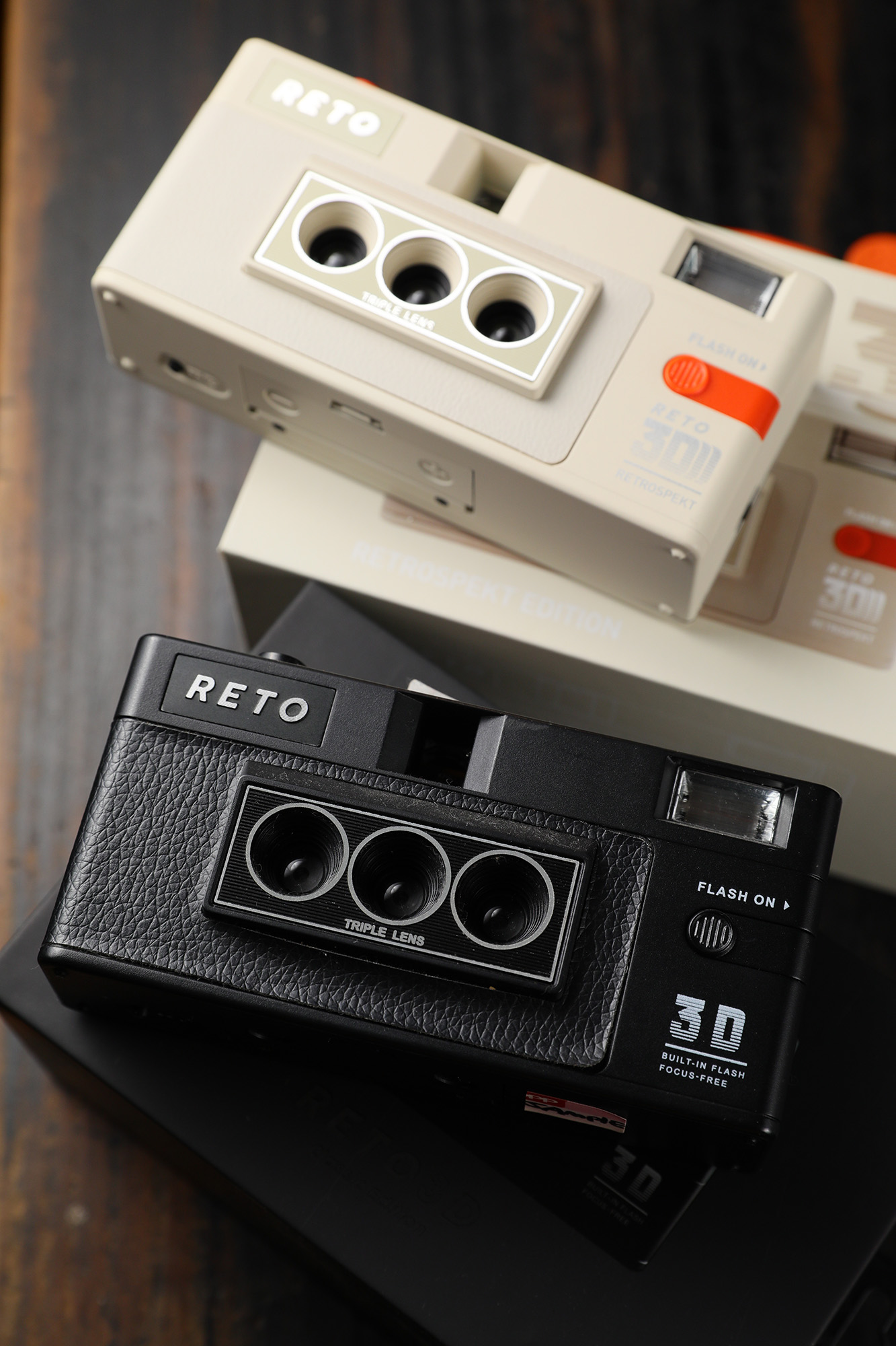 Ryan推薦的「RETO 3D相機」，不只能透過底片記錄影像，也能下載官方App製作立體動態的GIF圖，是一款充滿拍攝樂趣的相機。（3,180元／台）