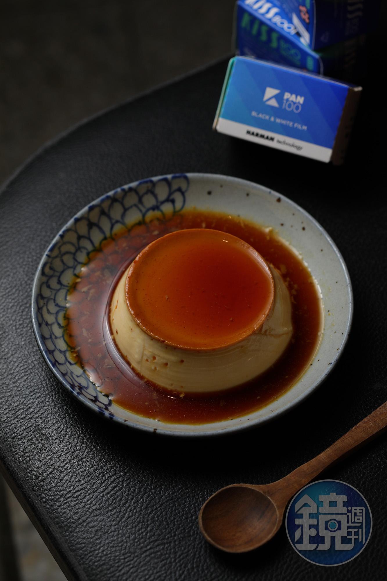口感綿密的「手作烤布丁」，吃起來像是奶酪。（150元／個）