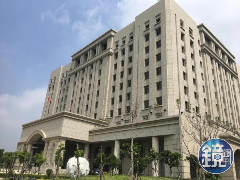 桃園地院羈押庭裁定收押涉嫌殺害九旬夫的王姓婦人。（本刊資料照）