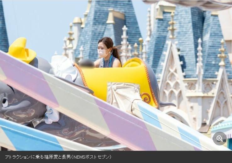 福原愛幾乎上了一輪日本的八卦雜誌,內容都是她跟家人的溫馨畫面。(翻攝《女性SEVEN》)