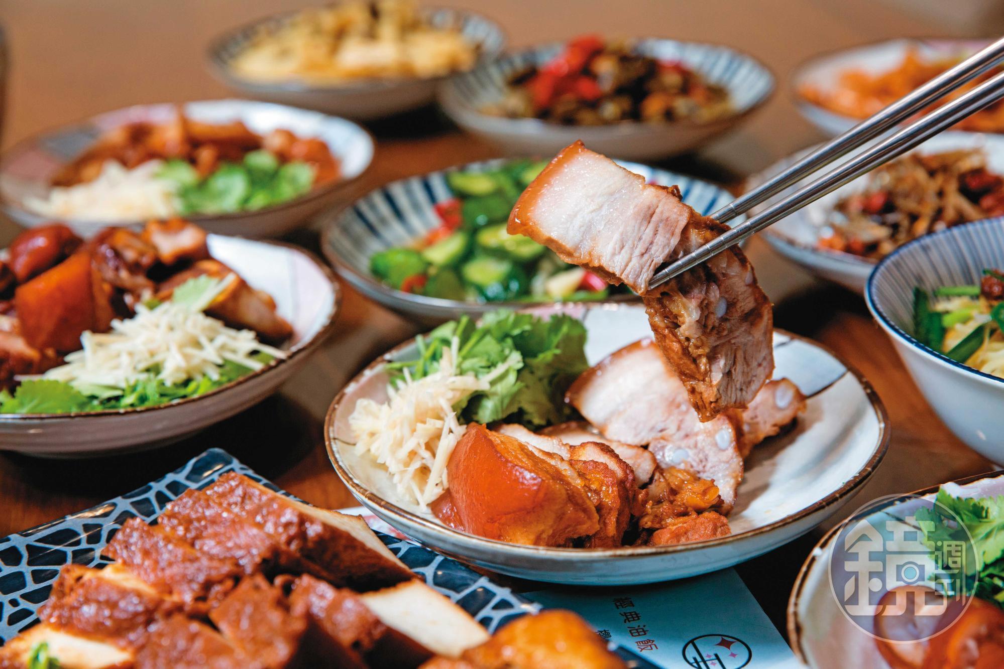 三民大飯店的滷味皆是早上現滷1小時左右就開賣，保留食材原本口感，爌肉肥、瘦均勻，不油膩。（20元／兩）