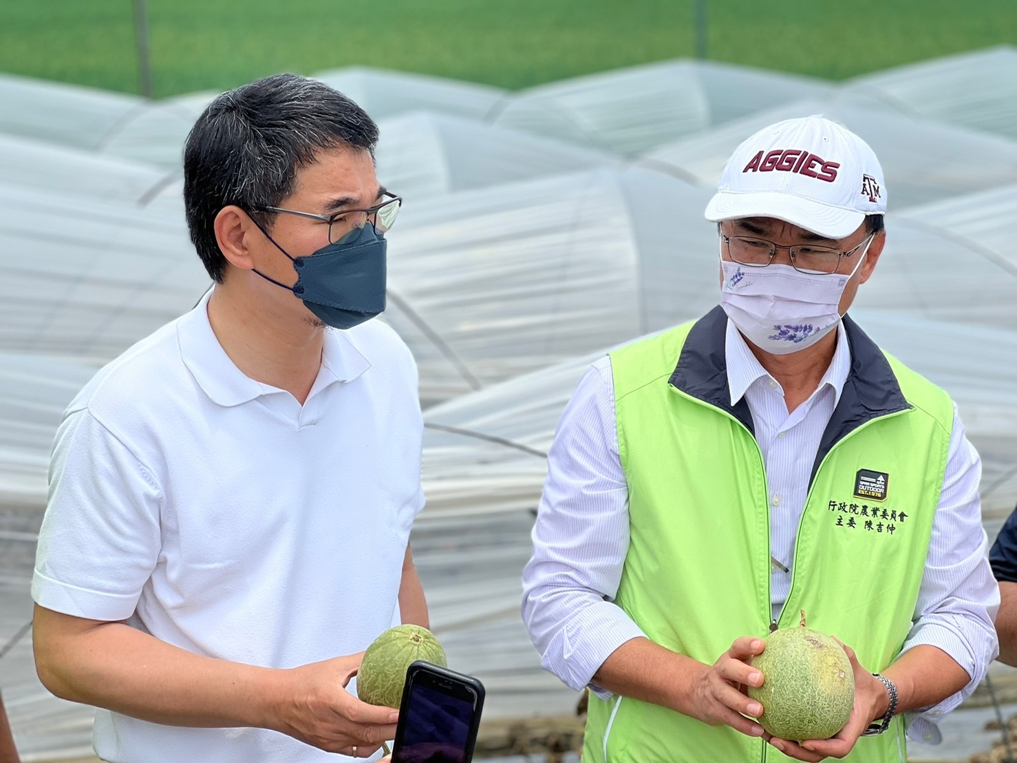 劉建國與陳吉仲說維護雲林鄉親權益。（翻攝劉建國臉書）