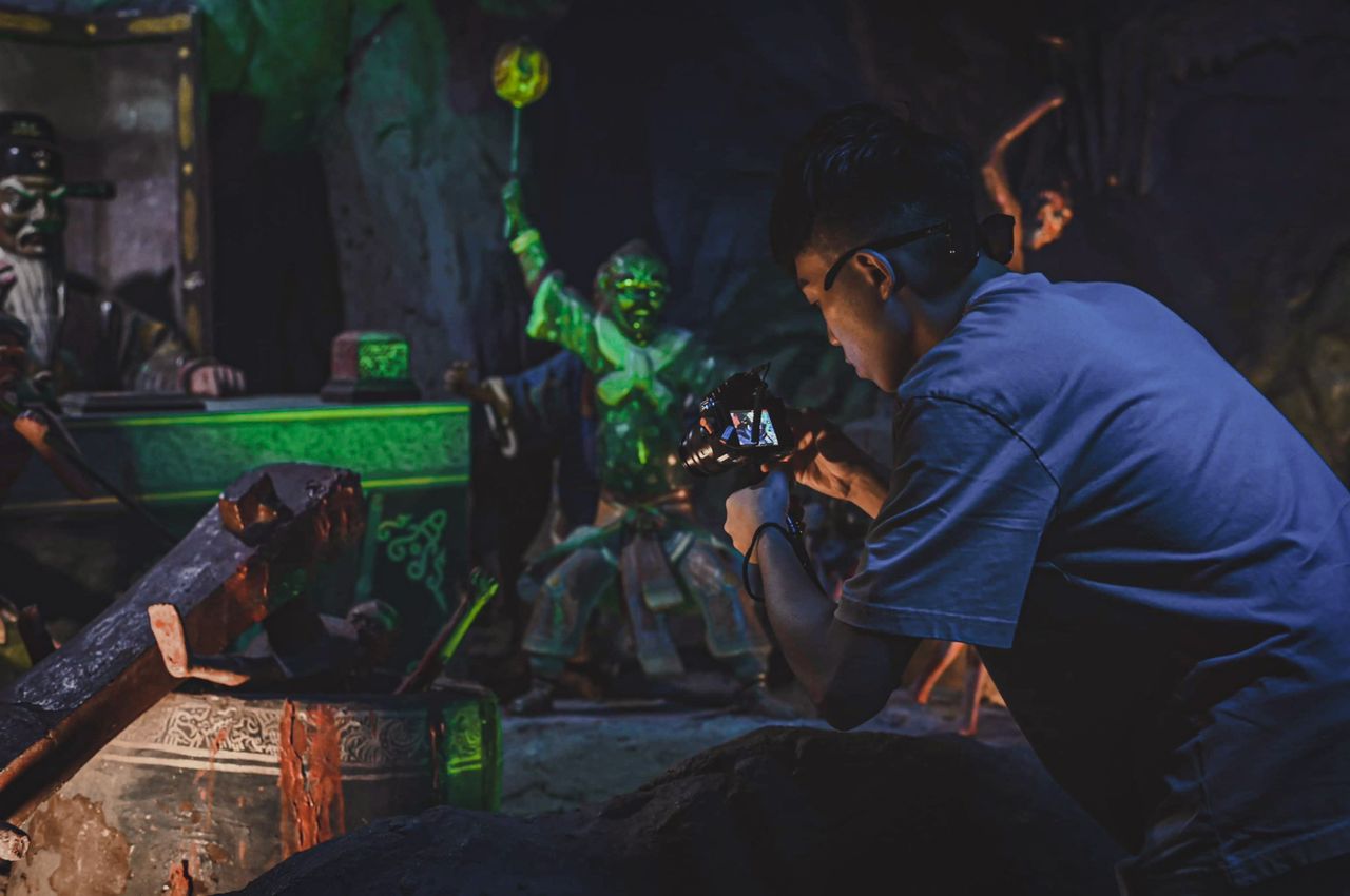 AhJie文王爺經常深入各處知名禁地拍攝影片。（AhJie文王爺提供）