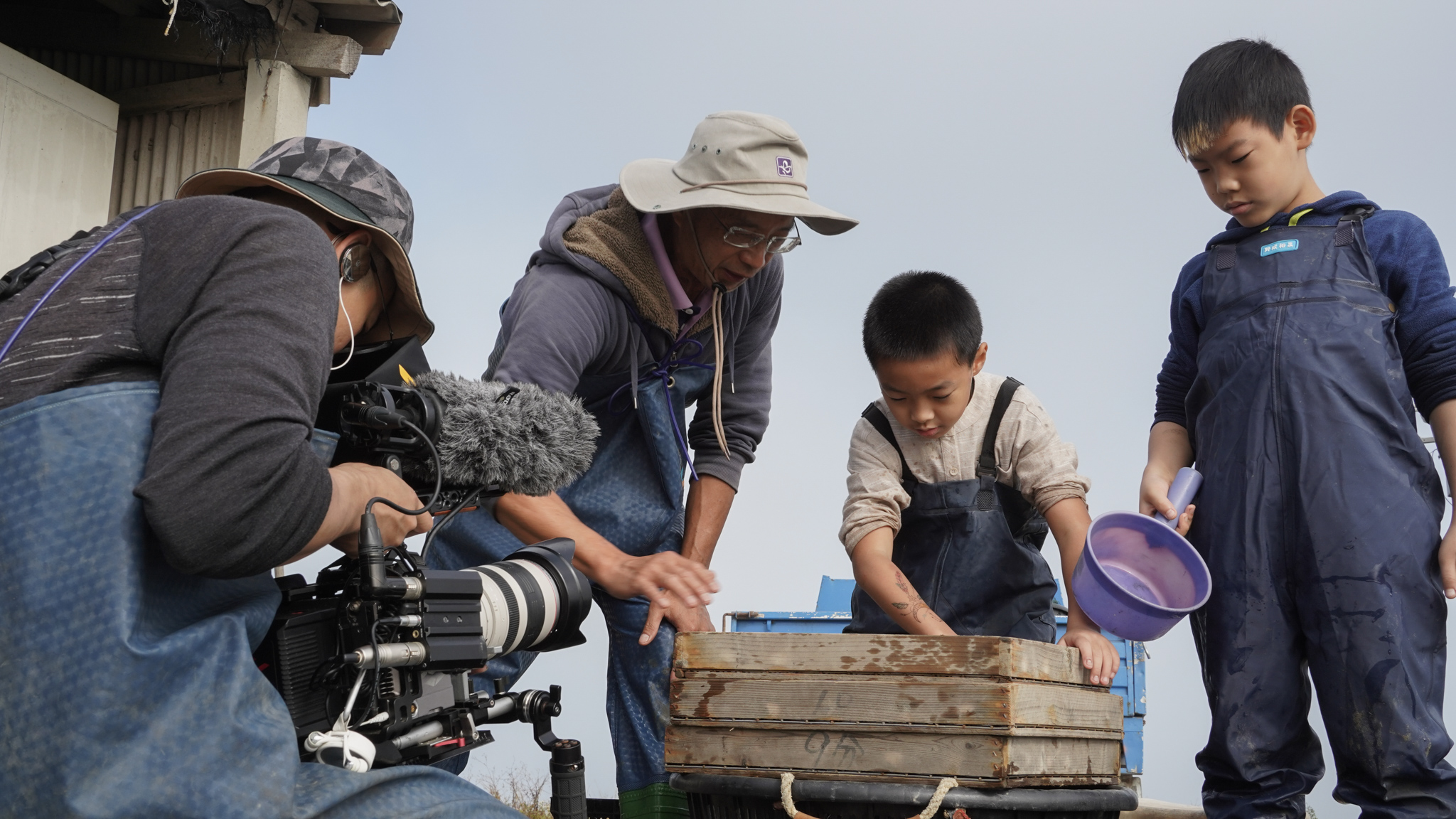 把小孩帶到大自然，要有擅長的人帶領，既提供深度學習，也為節目內容增添厚度。  （大逆光影音提供）