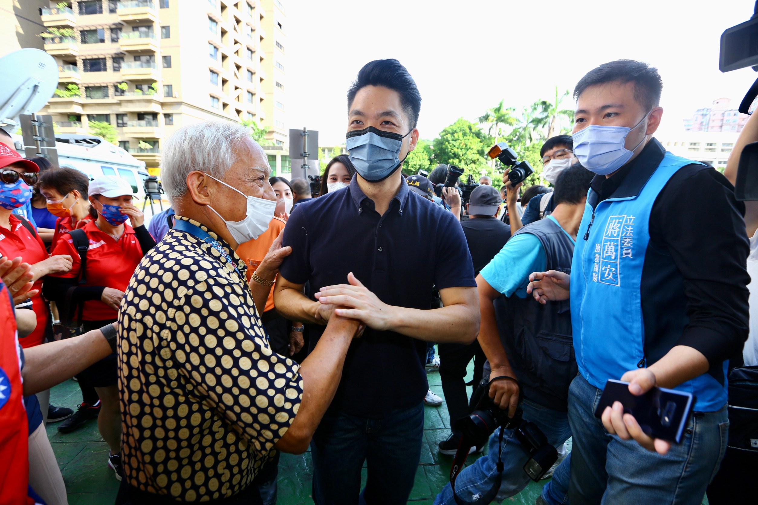 蔣萬安今上午出席治安社區研習觀摩會議，受訪時批民進黨只會將不同意見打為中共同路人。