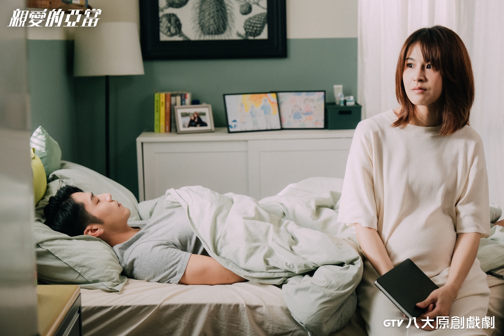 曾沛慈在《親愛的亞當》中首次詮釋媽媽角色，第一次飾演孕婦。（八大提供）