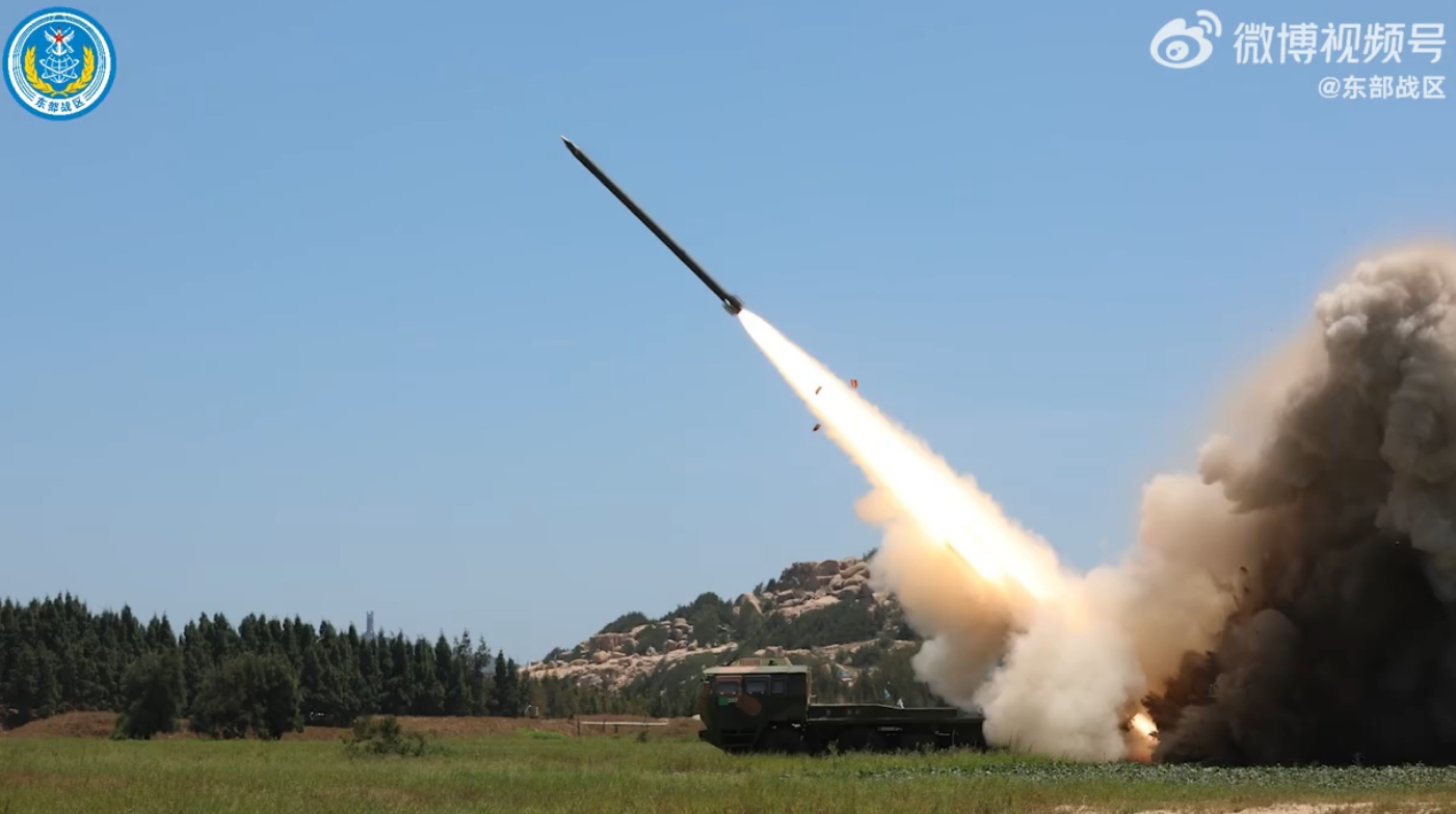 中共解放軍今天開始進行實彈軍演，導致兩岸的緊張局勢持續上升。（翻攝自微博）