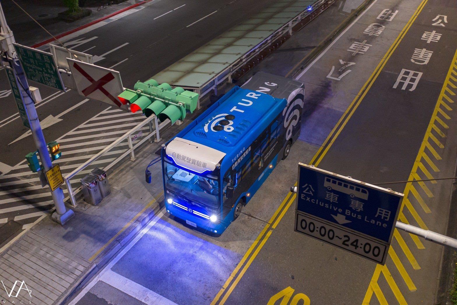 北市自駕巴士於2020年開始上路測試。(翻攝自北市府,台智駕提供)