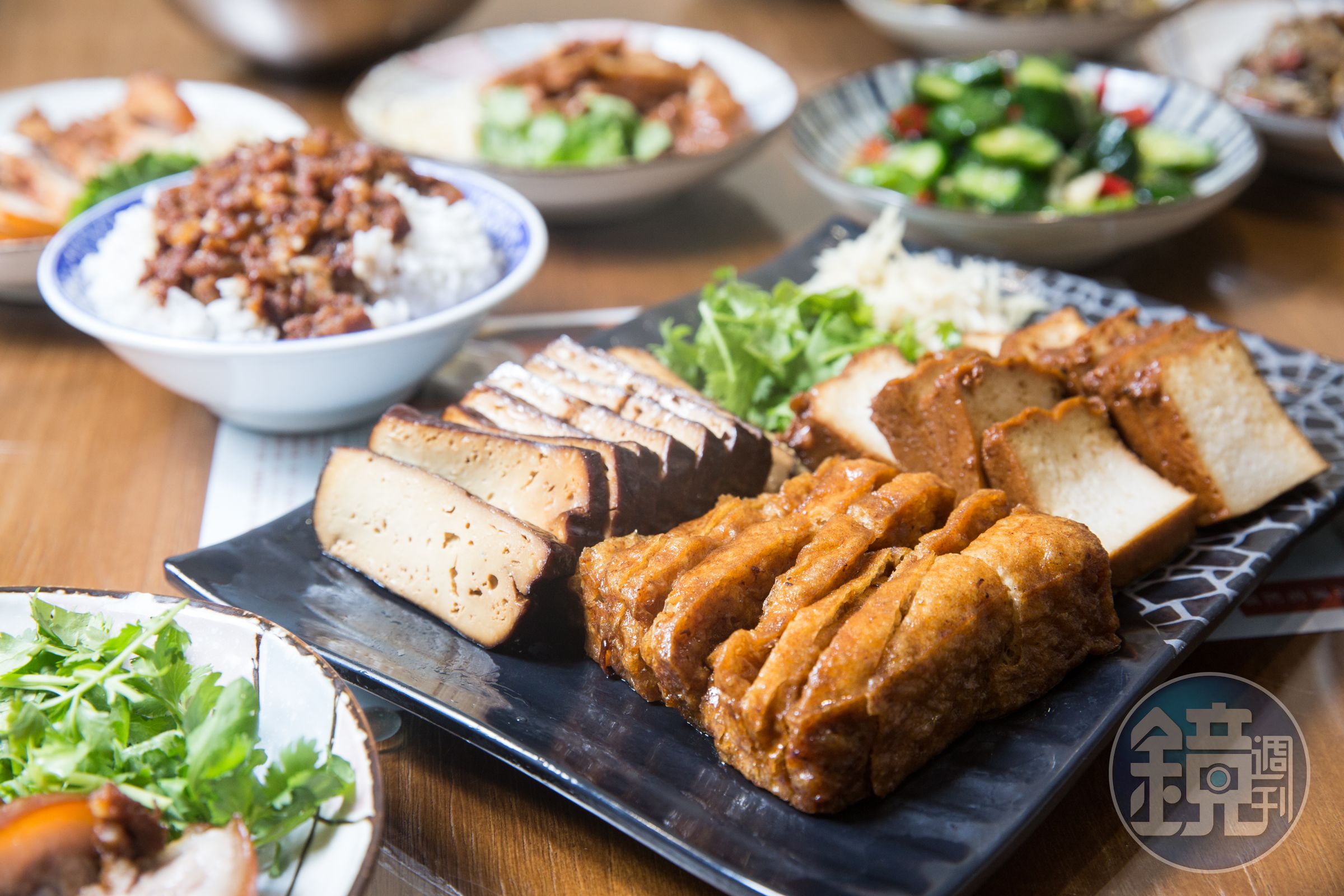 三民大飯店的滷味皆是早上現滷1小時左右就開賣，保留食材原本口感。