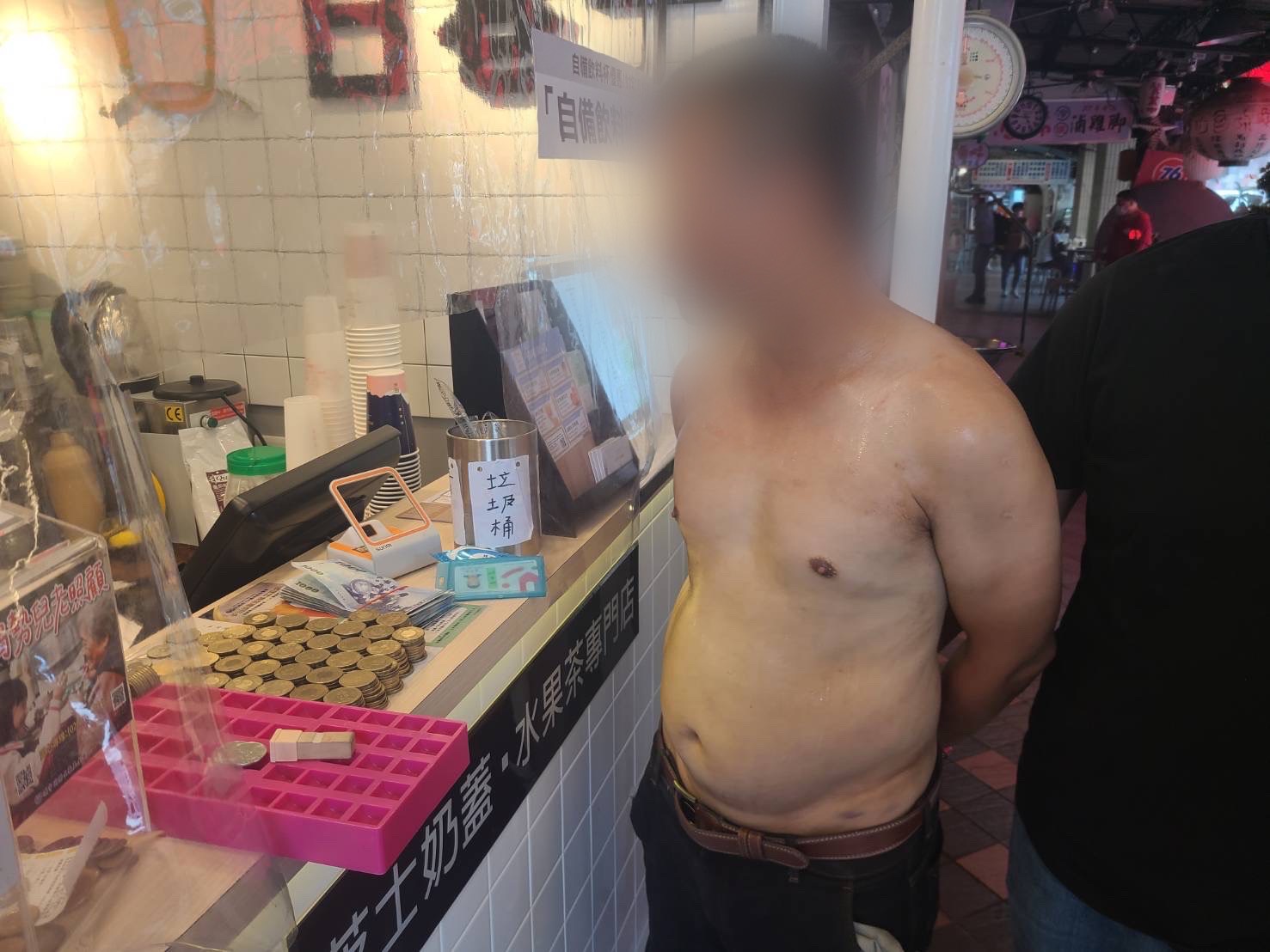 陳嫌小偷變強盜。（翻攝畫面）