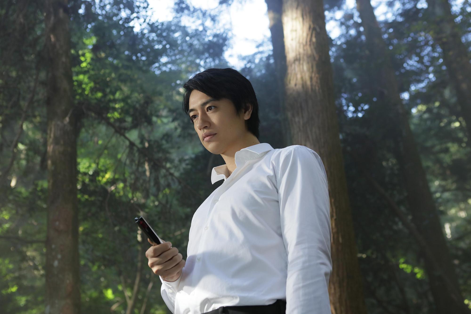 齋藤工飾演超人力霸王,他透露電影上映後接到許多朋友來電。(野獸國提供)
