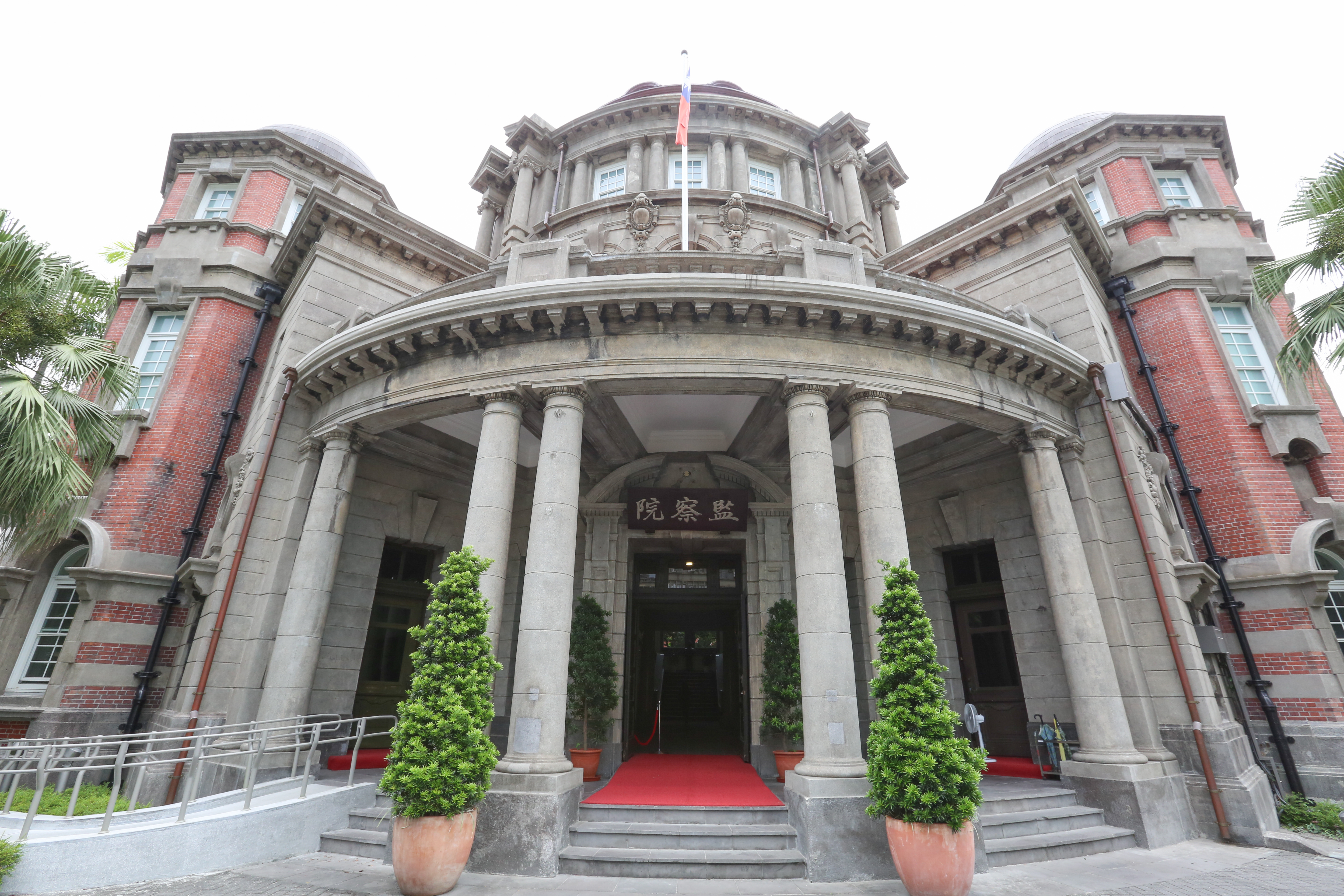 監察院調查法官暗通性侵犯案，彈劾法官姜麗香、侯弘偉。（本刊資料照）