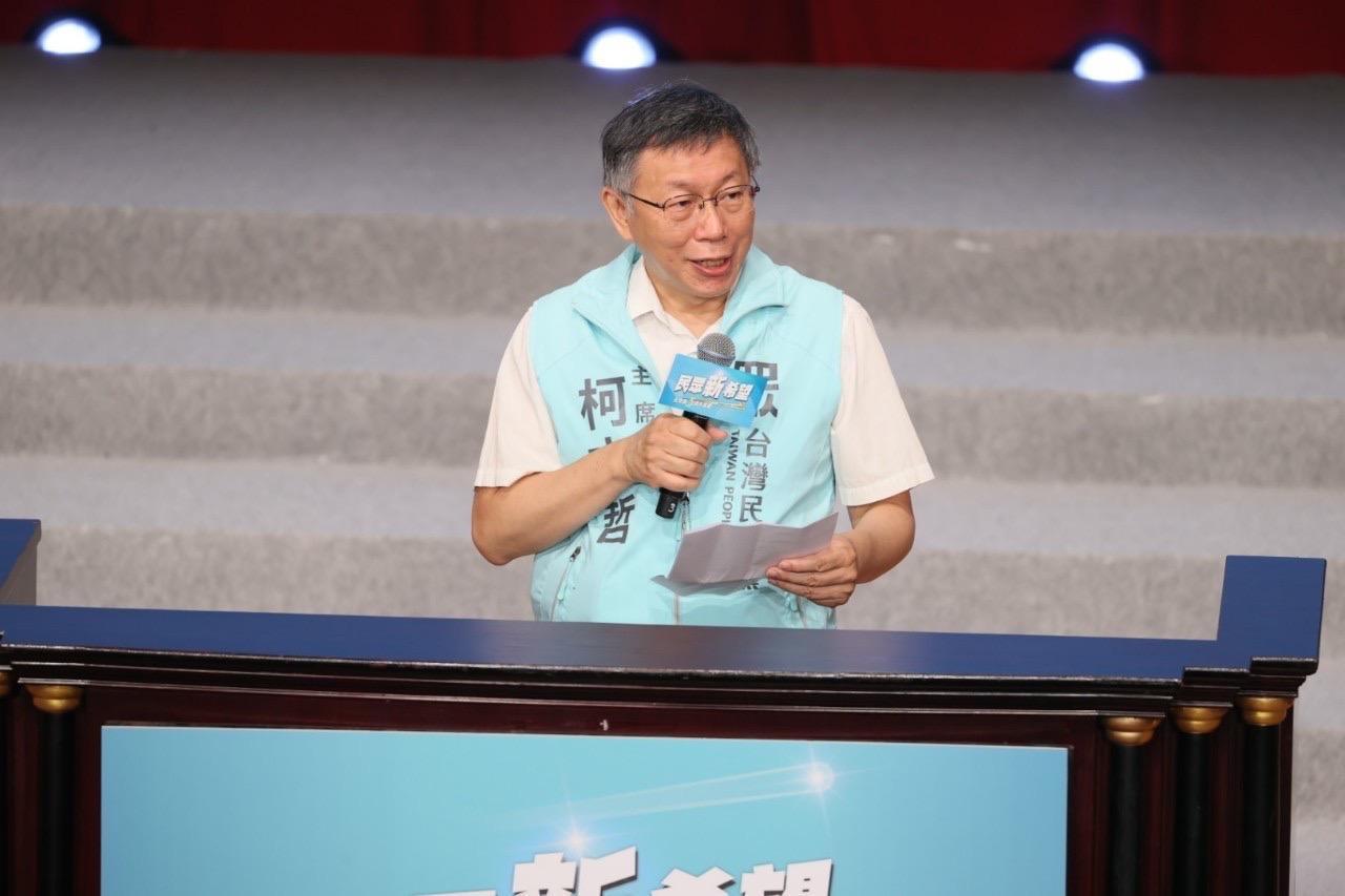 柯文哲致詞時除細數民眾黨功績與願景,也狂轟執政黨傲慢。(民眾黨提供)