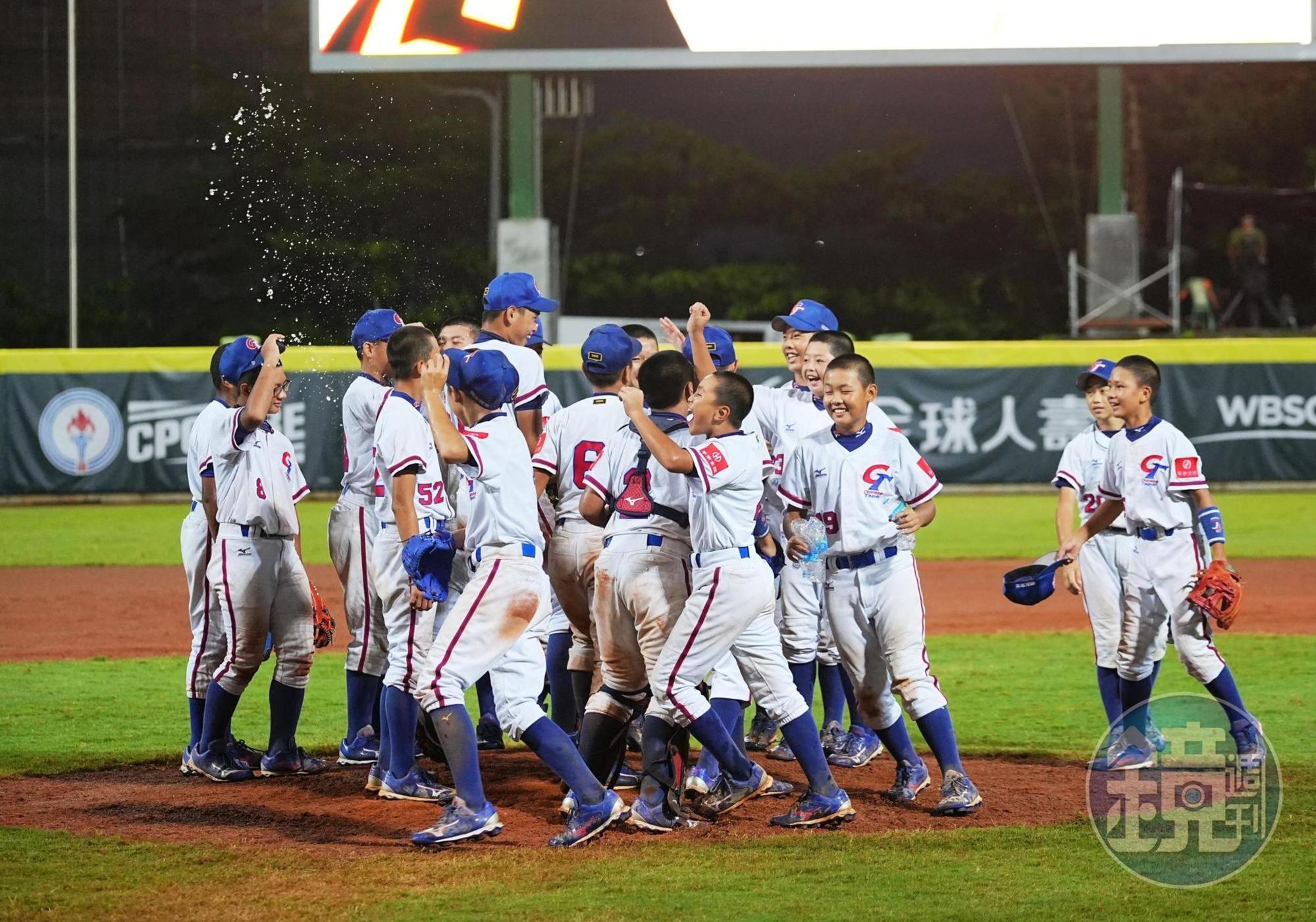 台灣隊火力全開，全壘打、安打接續上演，成功將勝利留在台灣。