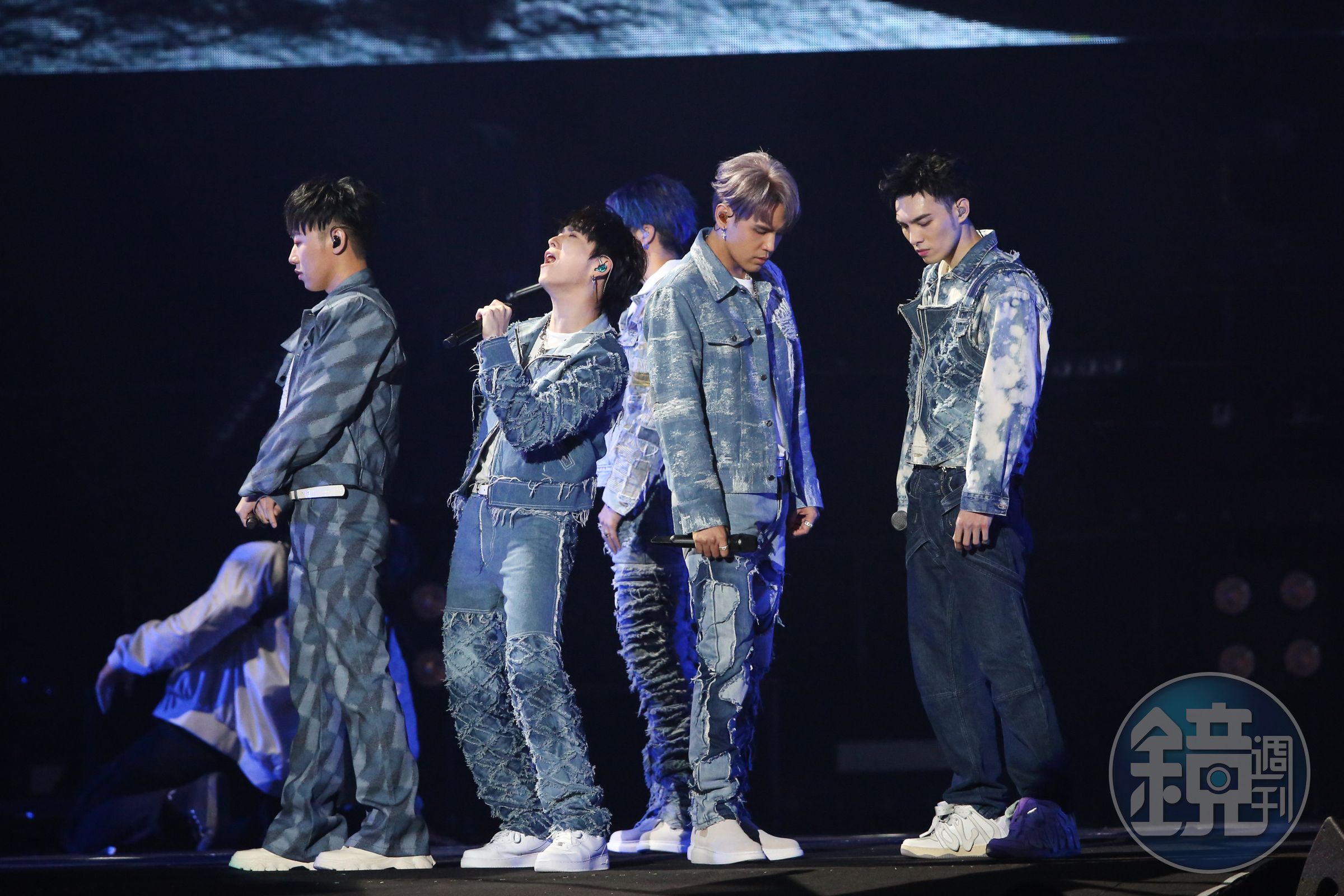 邱鋒澤、陳零九、婁峻碩、小賴、黃偉晉組成的「五堅情」7日下午迎來第二天小巨蛋加場演出。