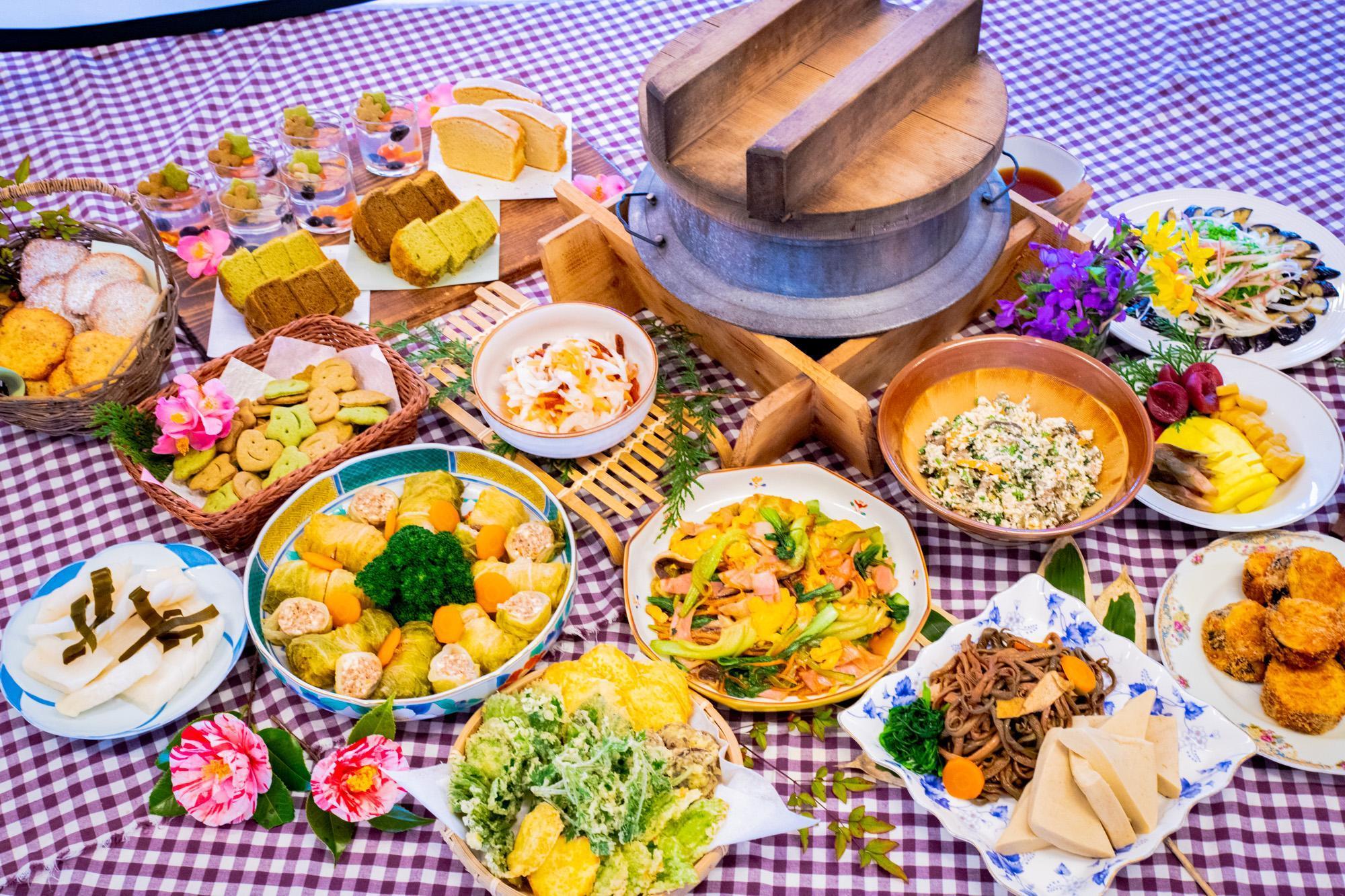 主打的午餐自助吧是來自在地媽媽的手藝。