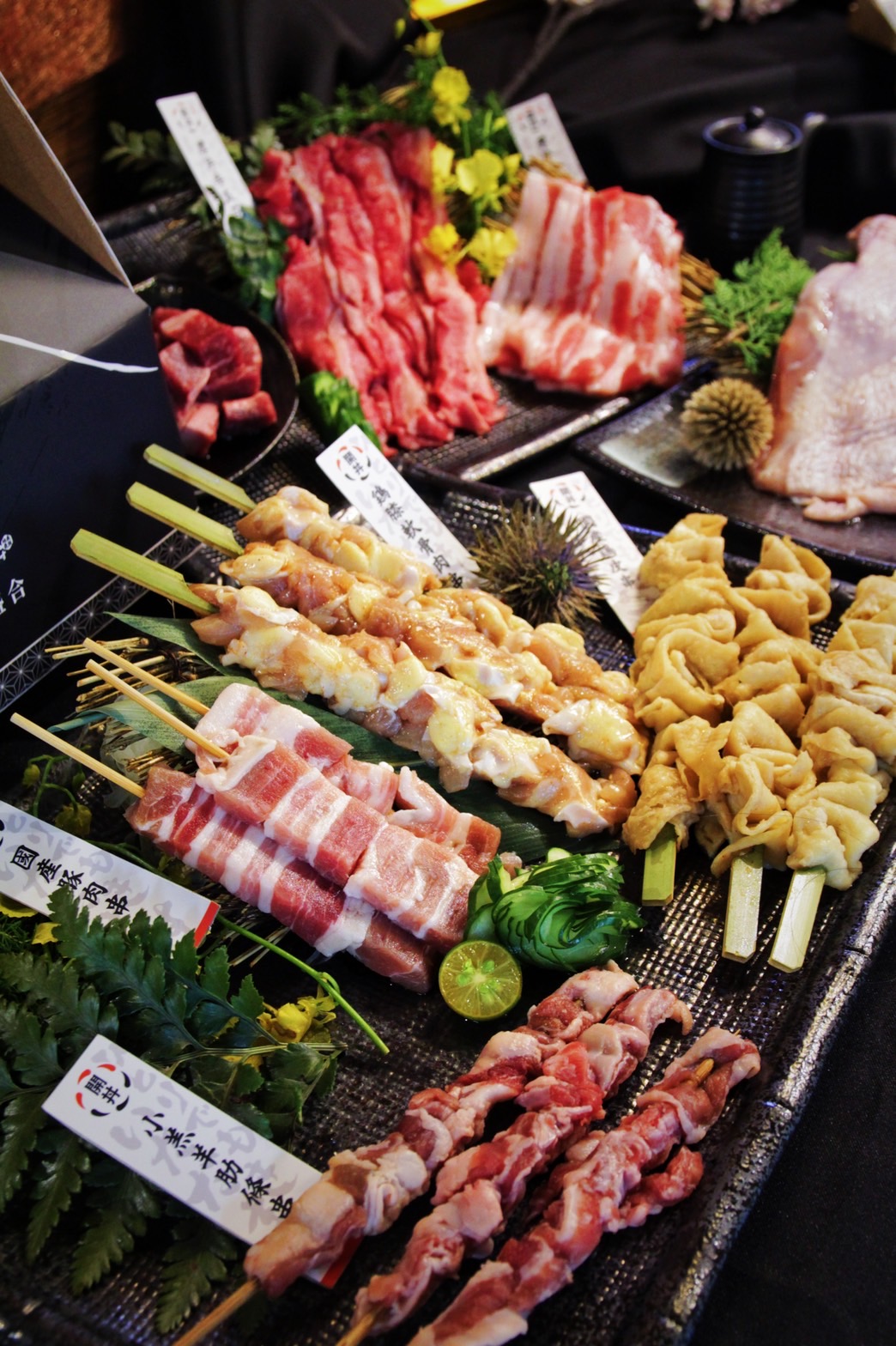 早鳥預購ＣＰ值超高的「赤選燒肉組」，還加碼送樂扣矽膠密封袋。