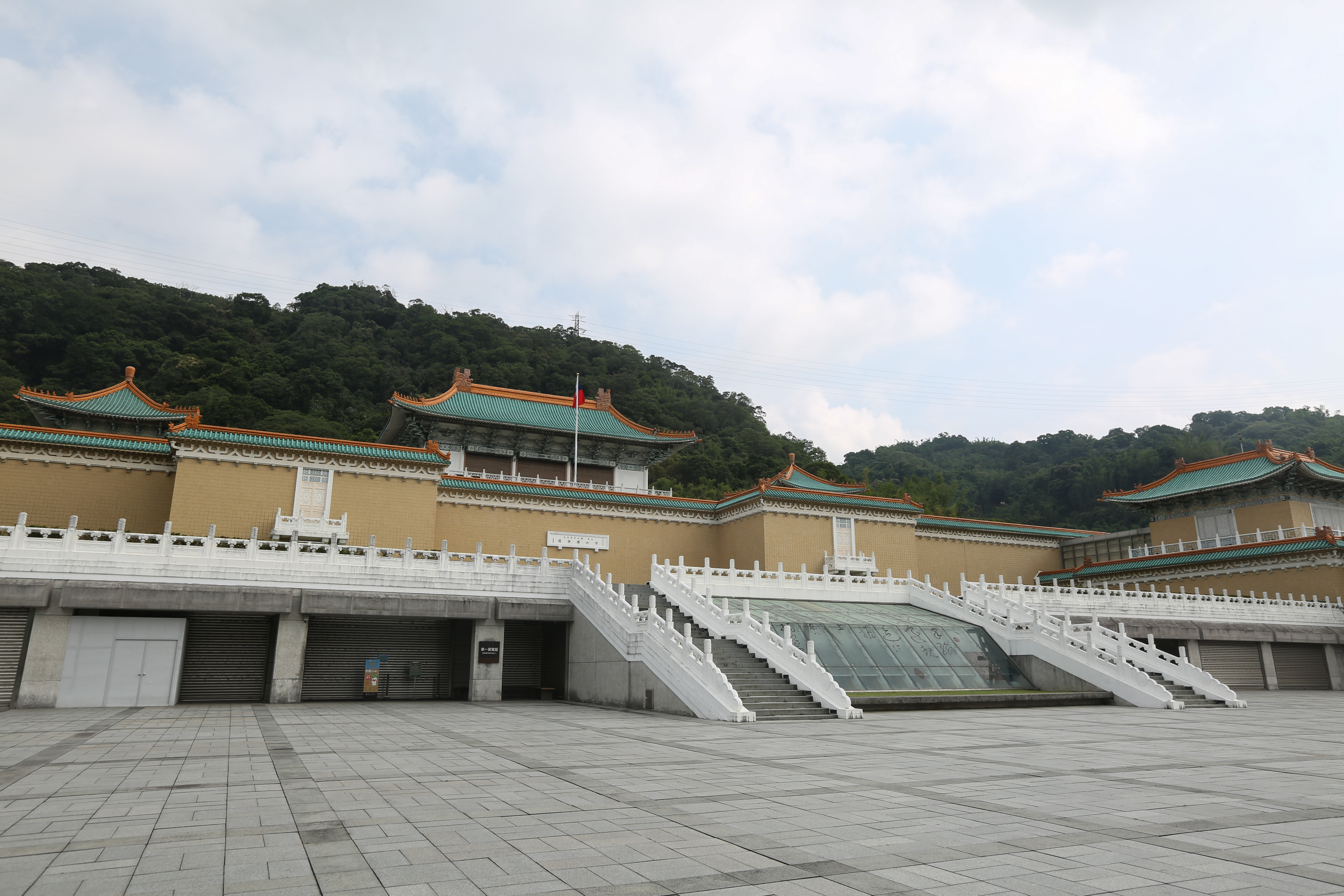 網傳蔡英文將挑選9萬件故宮國寶，轉移至美、日尋求保護，故宮博物院嚴正澄清絕無此事。