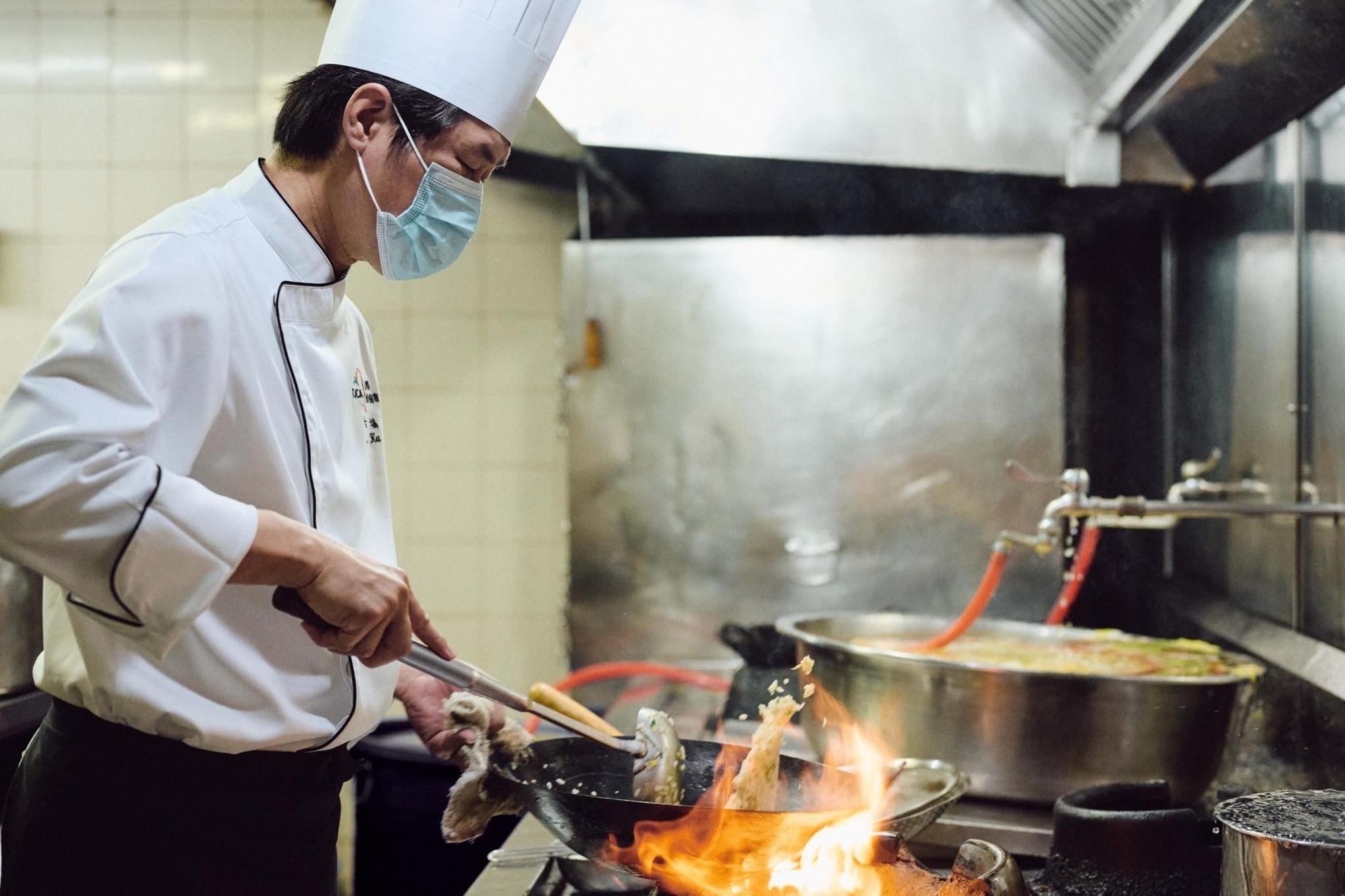 行政主廚古傳福曾任台中福華飯店江南春主廚,將為「柳梢青」打造新菜單。