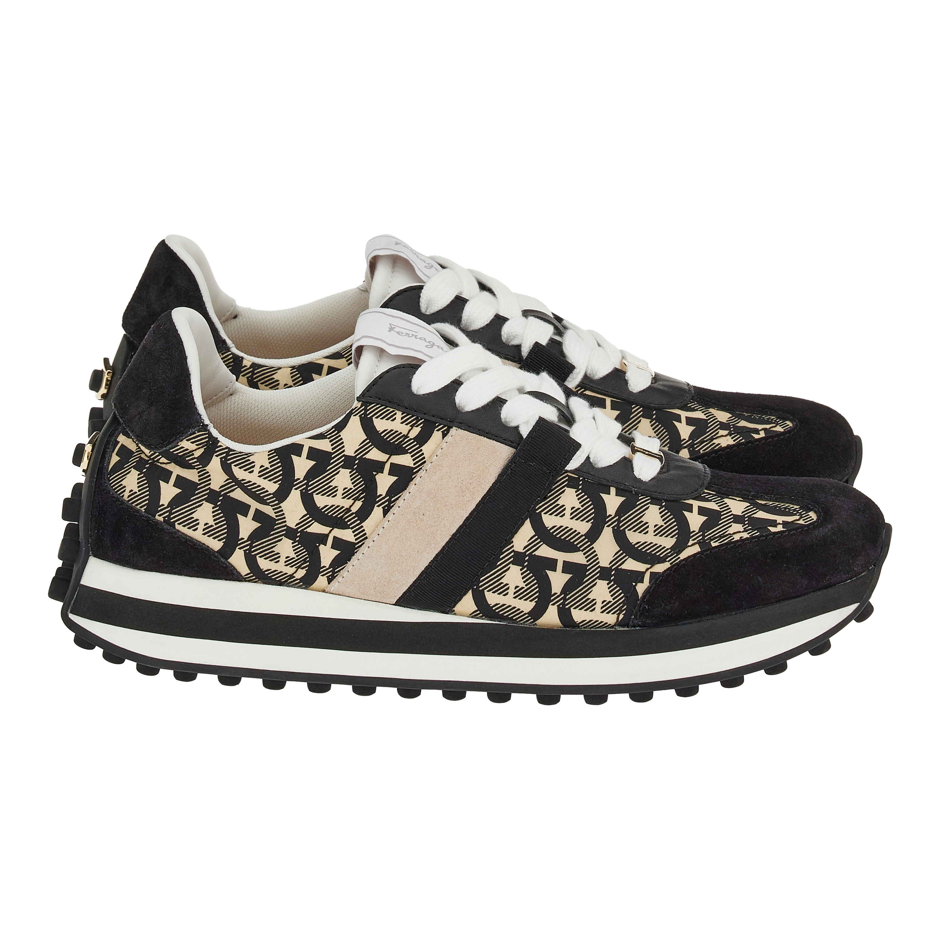 Gancini花紋運動鞋。NT$26,900（Salvatore Ferragamo提供）