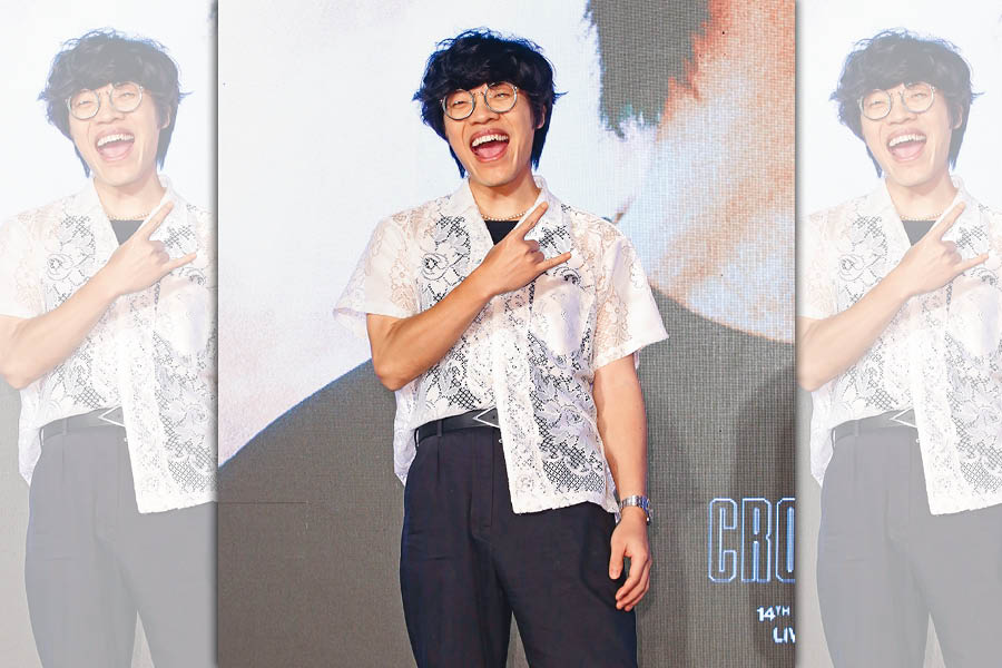 盧廣仲才宣布年底攻蛋，但在此之前他要先加盟電影《他馬克老闆》，飾演全台最紅社畜「馬克」。