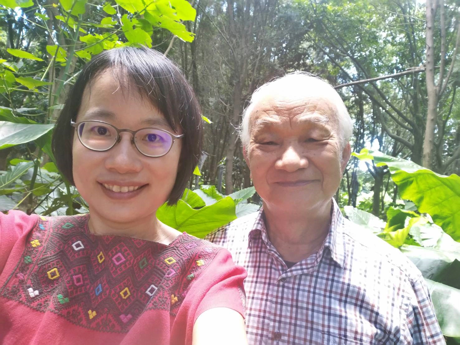 吳晟不捨女兒陷入政爭因而出現創作空白期，之後努力爬梳資料，試圖以文字還原北農事件帶來的衝擊與始末。（目宿媒體提供）