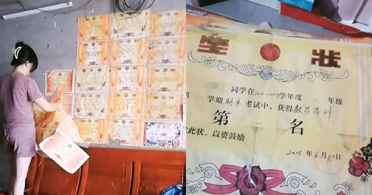 中國安徽一名國中男子因沒考上重點高中,媽媽氣得撕下滿牆的獎狀。(翻攝自微博)