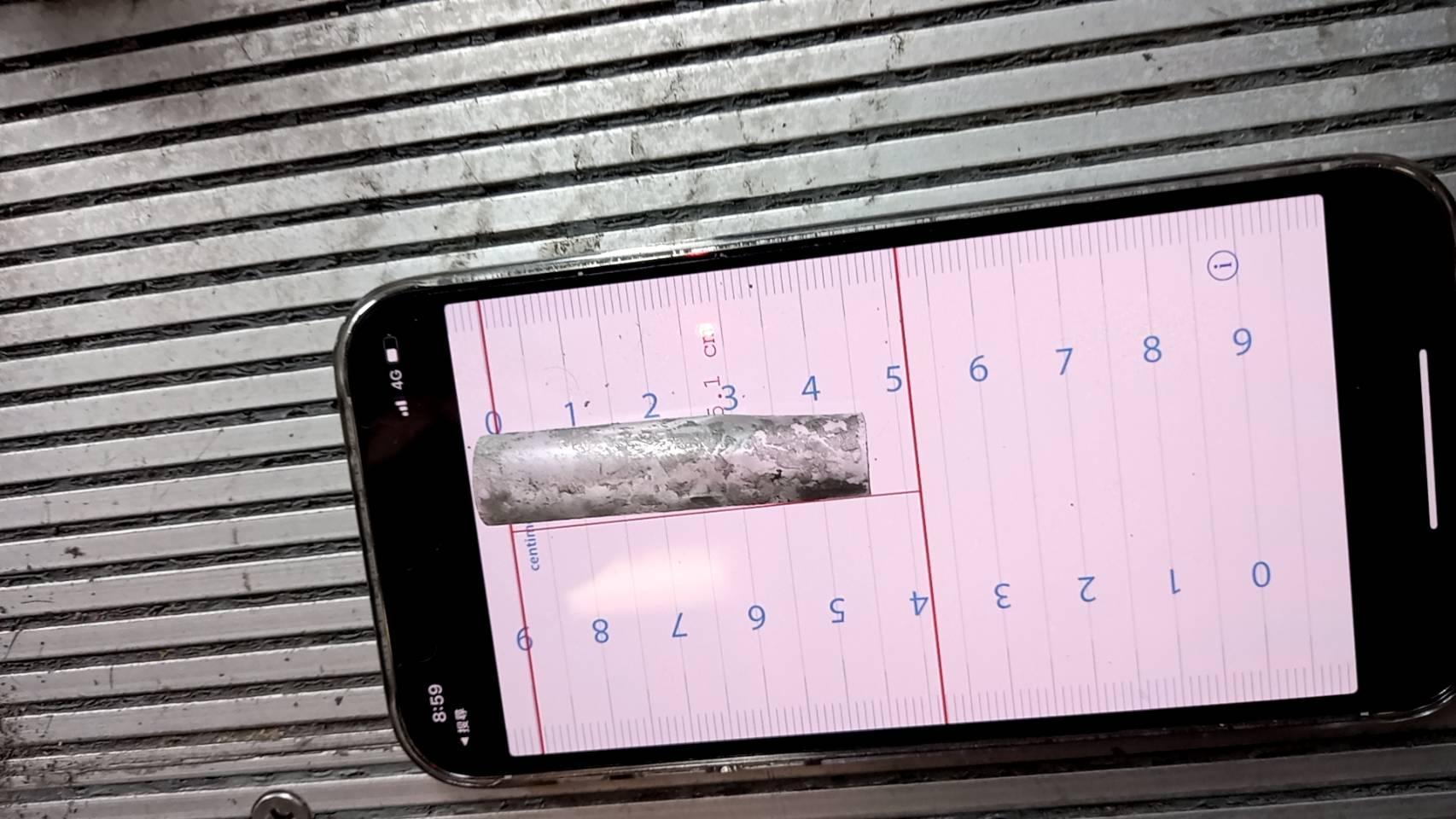 文湖線列車異常是因為車門溝槽卡珍珠奶茶吸管造成。（北捷提供）