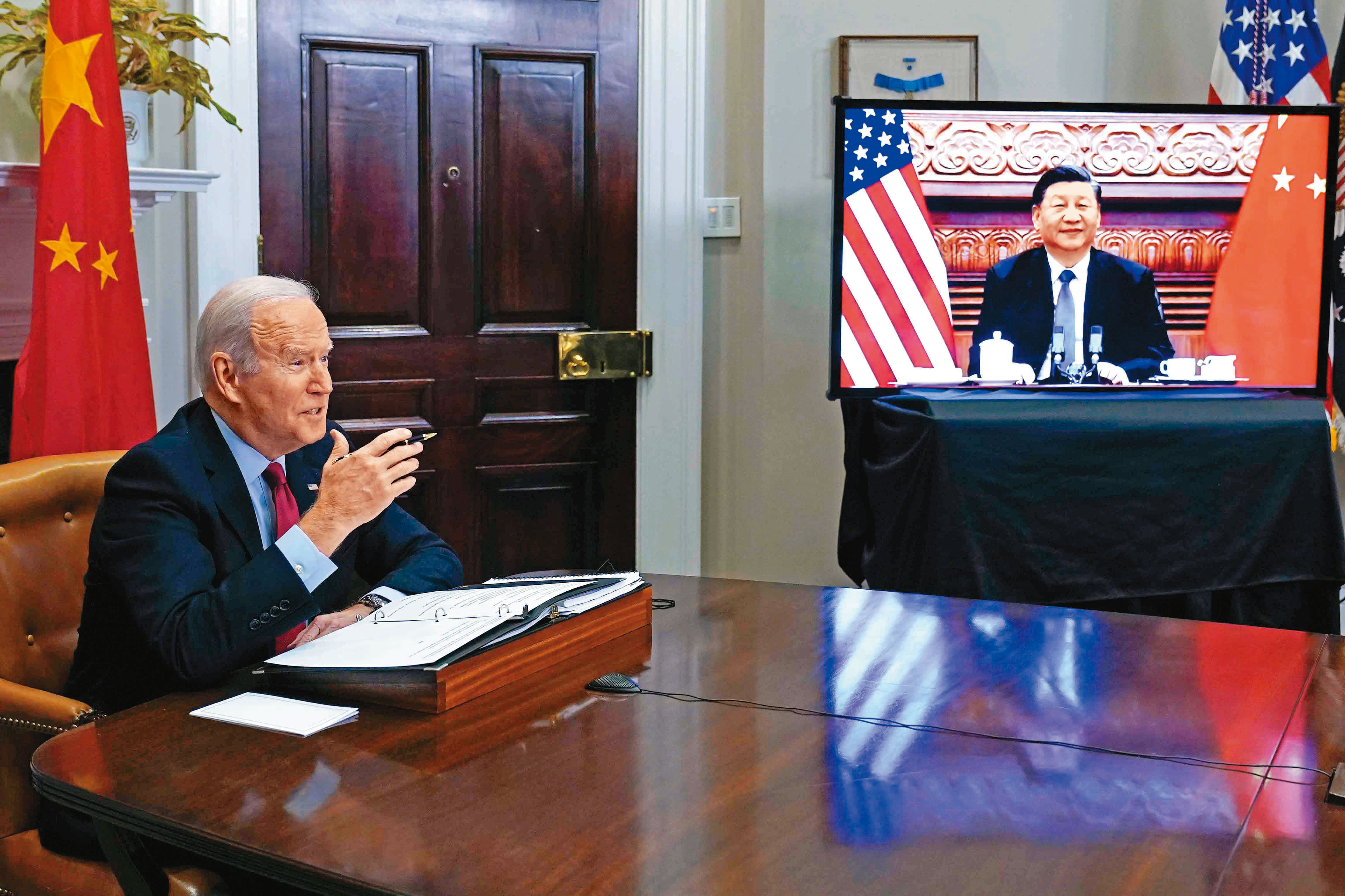 半導體在中美科技角力中愈發重要，美國試圖在該領域中追趕亞洲，左為美國總統拜登，右為中國國家主席習近平。