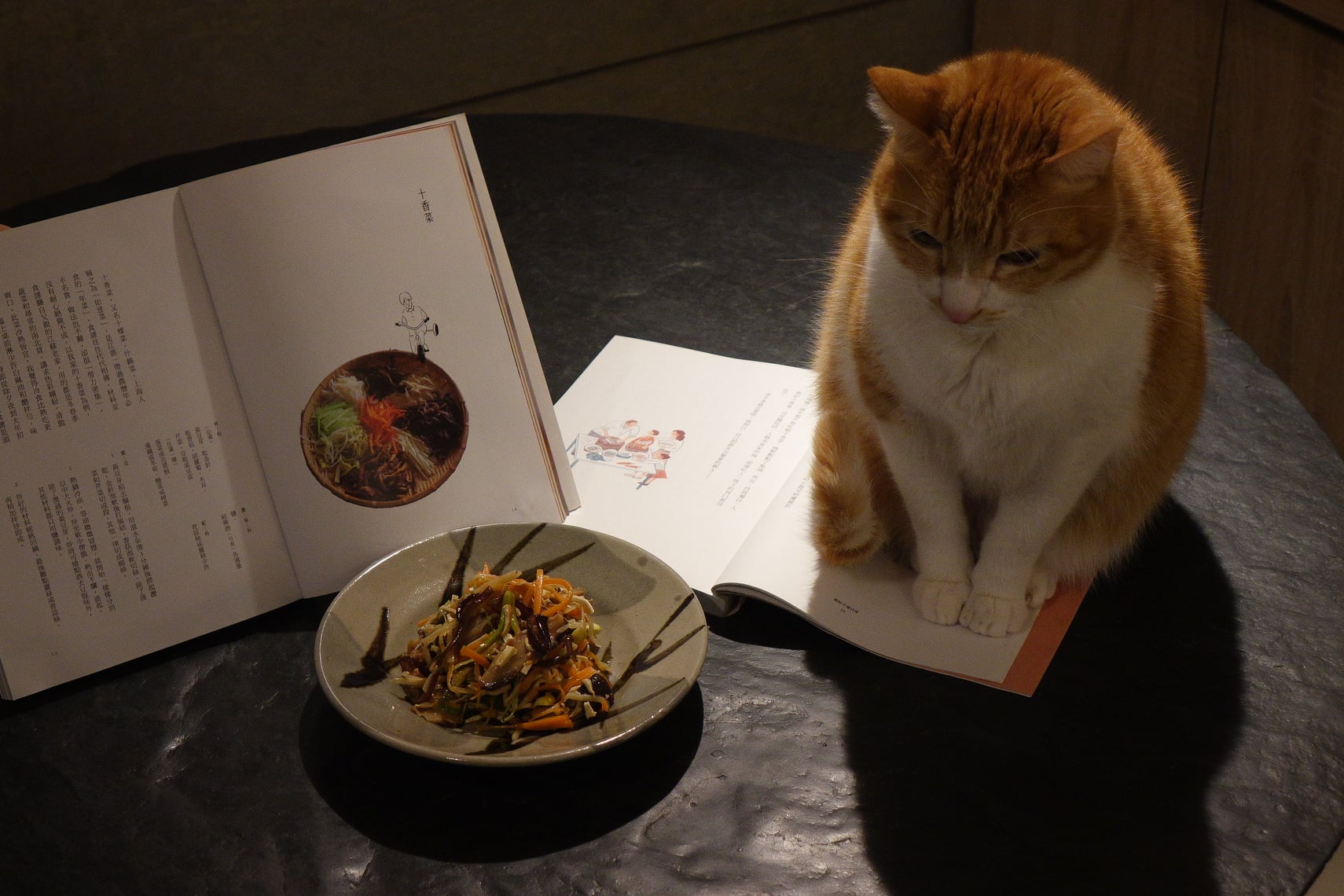 韓良憶家族在過年期間必吃年菜「十香菜」，這是她的「韓家味」，她每年重現這道菜懷念家人們。