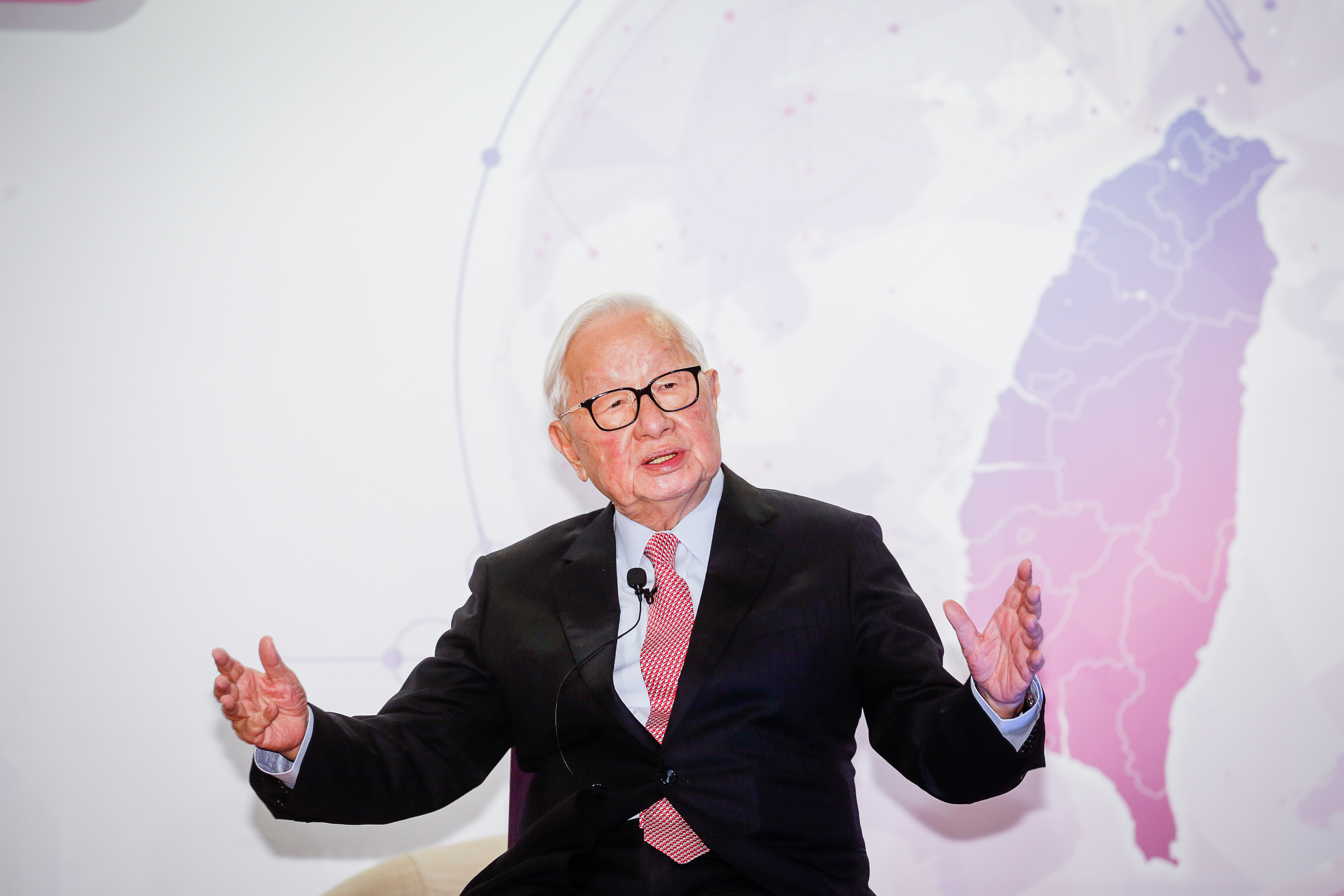 張忠謀相當擔心未來美國廠會不會成為台積電尾大不掉的拖油瓶。