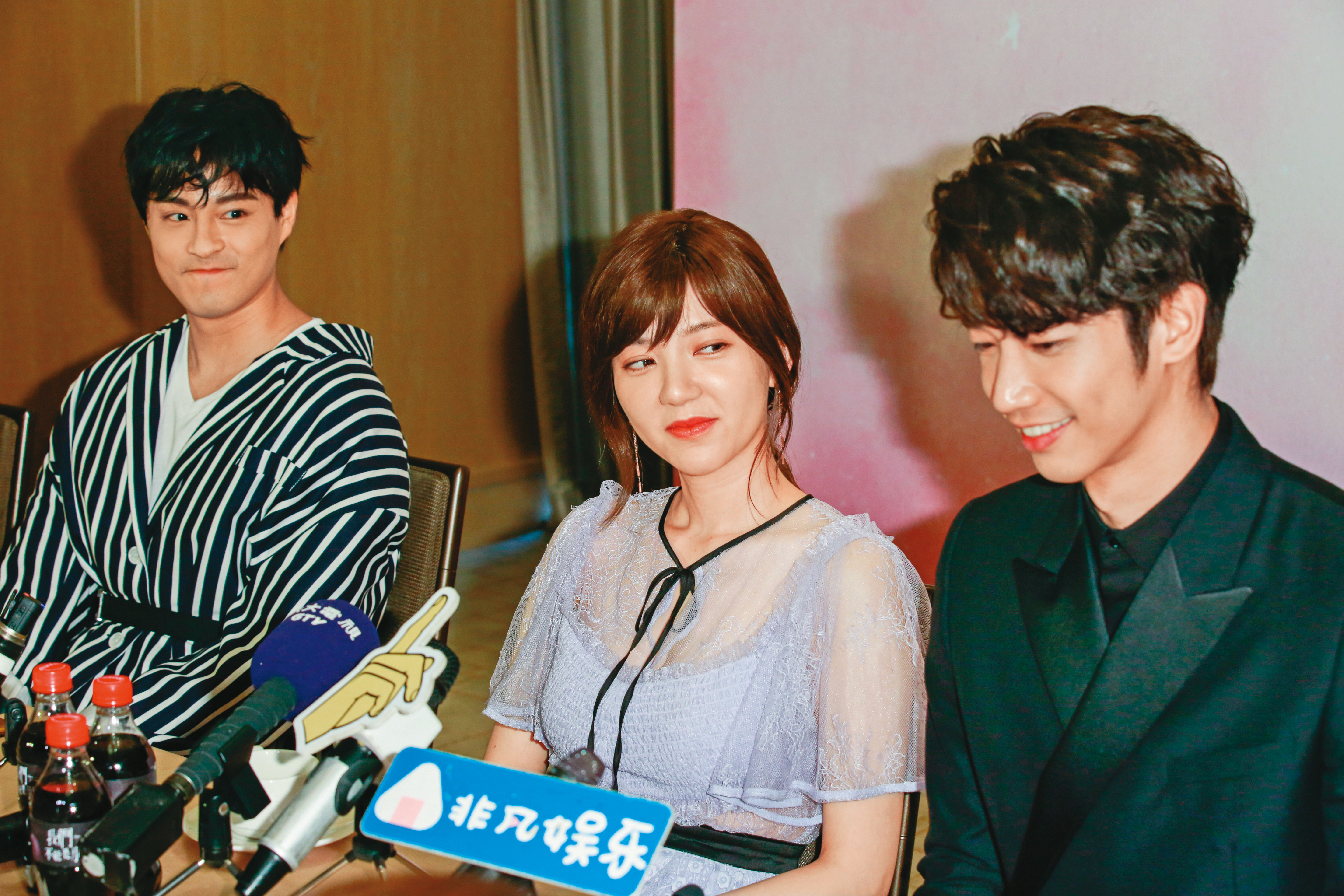 雖然《我們不能是朋友》的男主角是劉以豪（右），但在郭雪芙（中）的感情中，孫其君（左）才是頭牌。