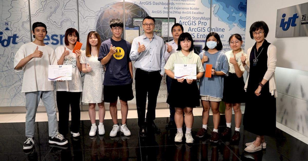 「第八屆StoryMap校園競賽」分別由中大壢中、政治大學地政系奪下高中組、大專組第一名。