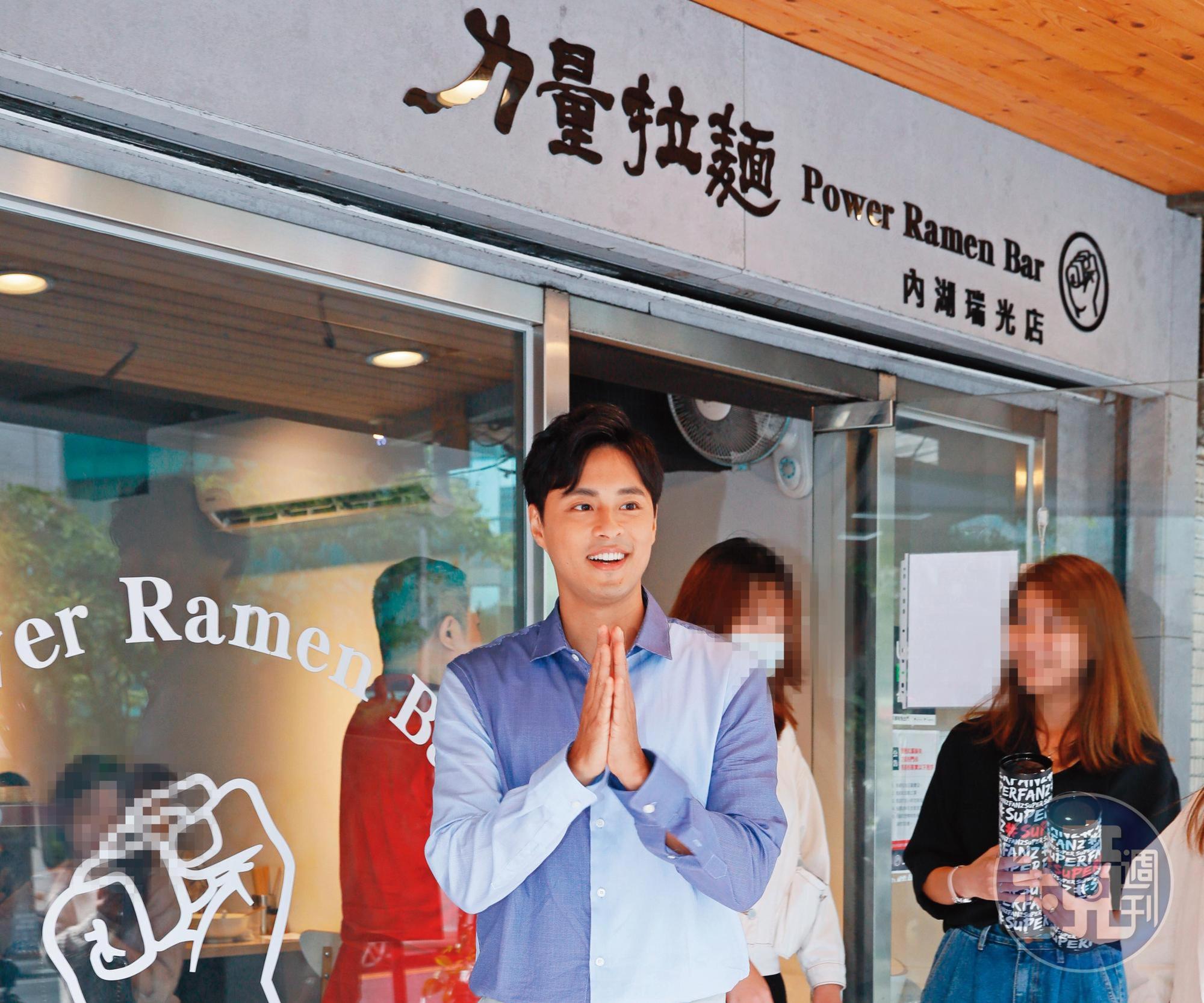 孫其君（左）投注畢生夢想在拉麵店上，但店租就要15萬元，加上疫情影響，幾乎壓垮了他。