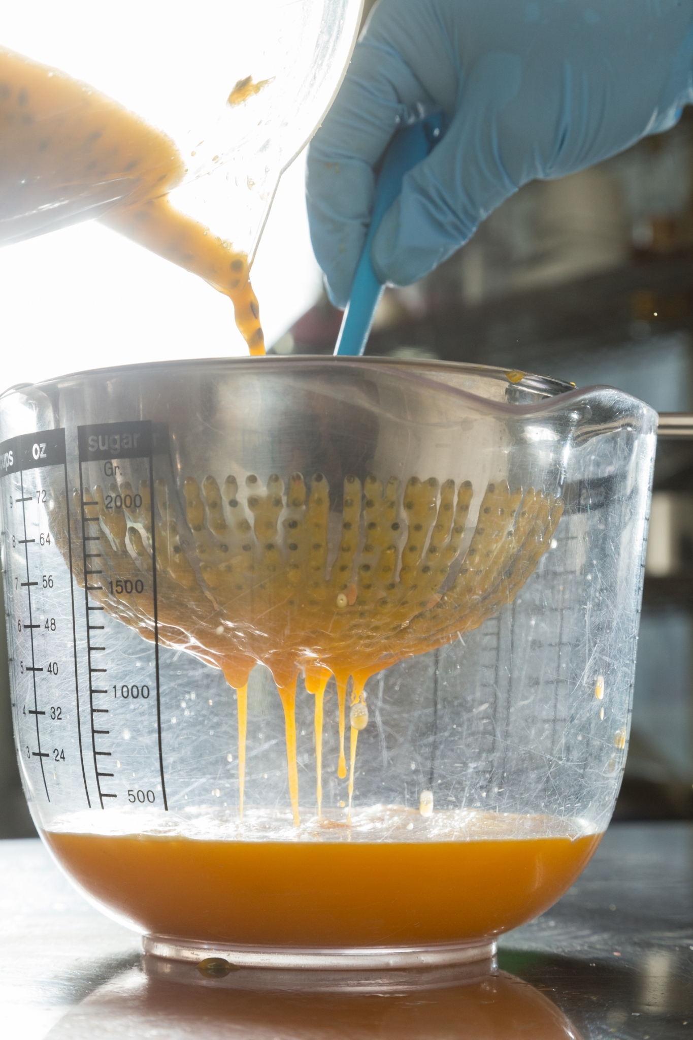 搖滾牛使用大量水果等天然食材為冰淇淋添味。（搖滾牛提供）
