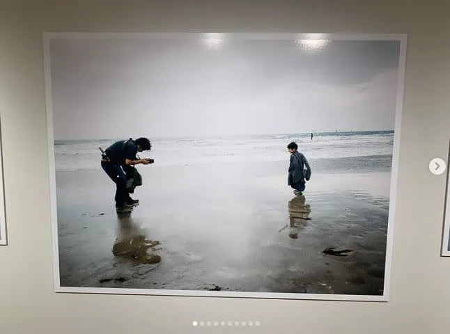 一名35歲日本攝影師幡野廣志，2017年罹患多發性骨髓瘤，被診斷只剩下3年壽命，留下給兒子的期許，盼望能成為燈塔指引兒子前進。（翻攝Instagram幡野廣志）