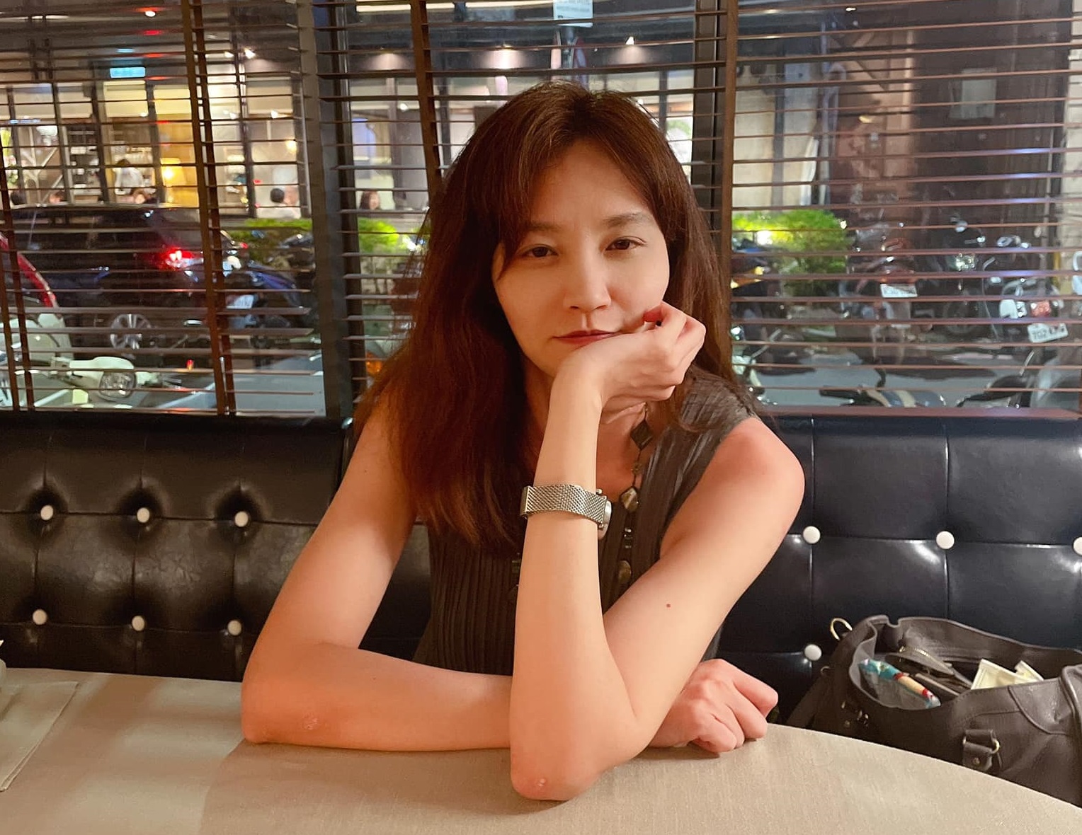 胡采蘋上週到醫院開刀拿掉了1.1公斤的肌瘤。(翻攝自Emmy追劇時間臉書)