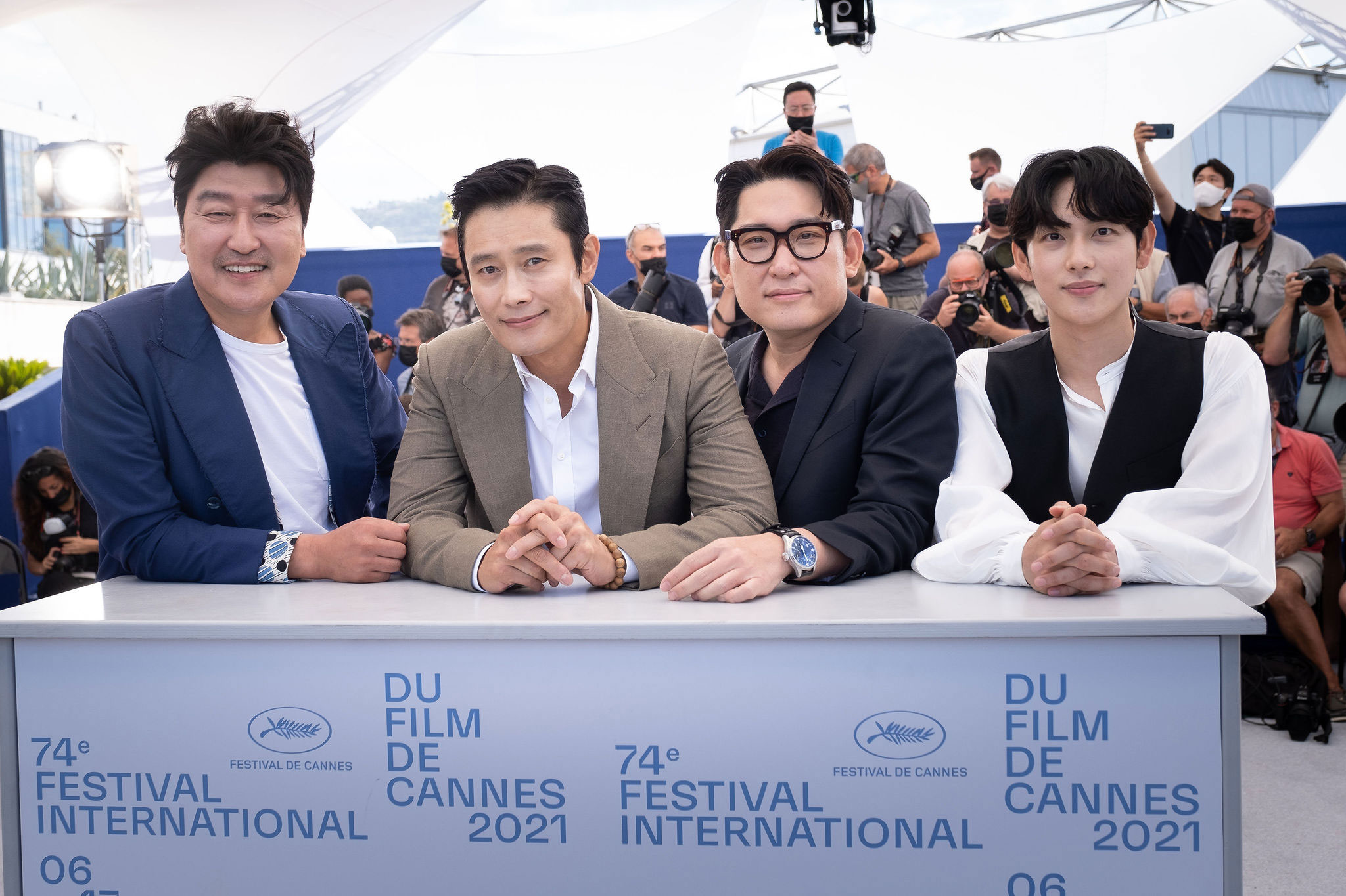 宋康昊（左起）、李炳憲、韓在林導演、任時完去年帶著《緊急迫降》登坎城影展。 （翻攝自Daum Movie）