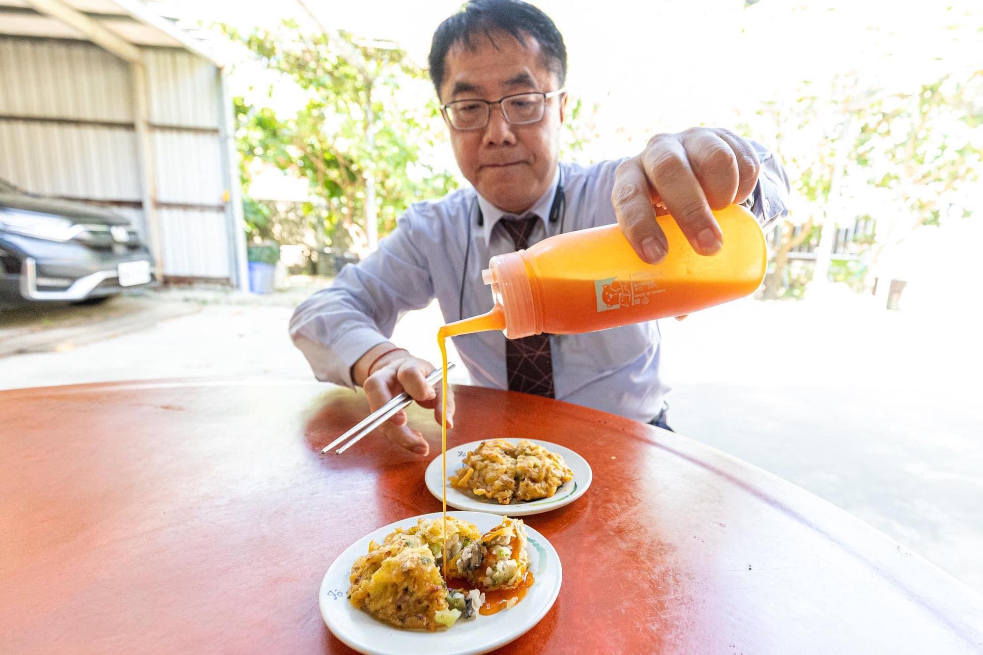 黃偉哲不在意被稱做「吃貨市長」,每次分享台南美食的照片都受到熱烈討論與迴響。(台南市政府提供)