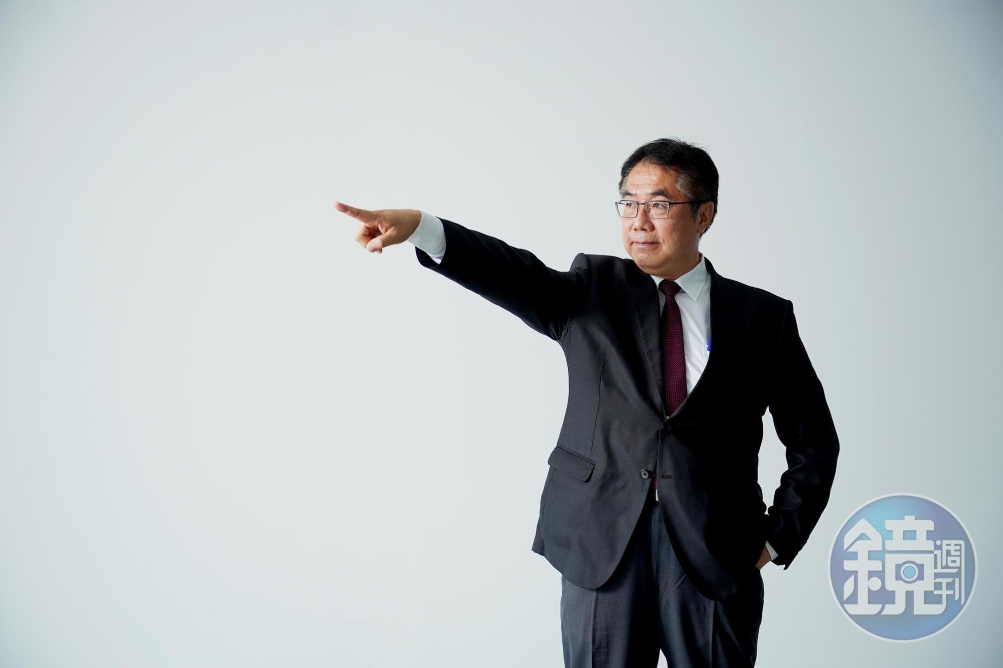 雖然從政之路不免遇到阻礙,但黃偉哲並不退縮,相信堅持就會有轉機。
