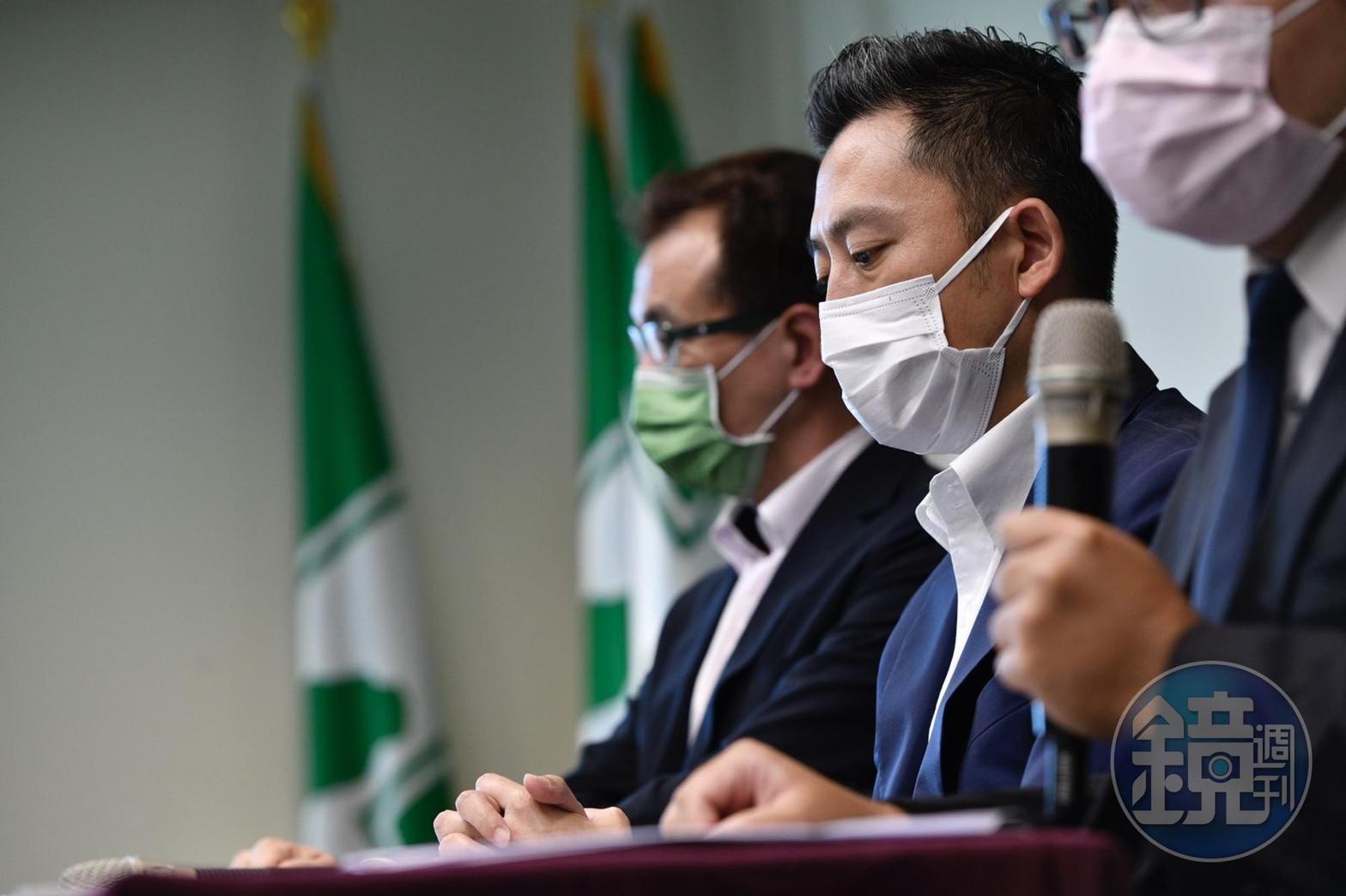 台大今對外召開記者會，宣布撤銷林智堅的碩士學位。林下午也召開記者會回應，強調自己沒有抄襲、是受害者。