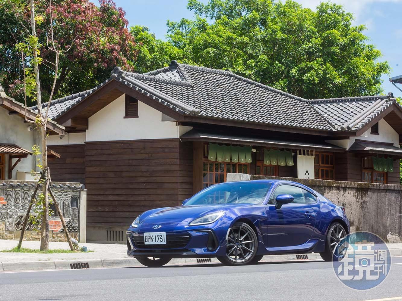 二代目的BRZ除了維持過去小跑車的姿態，燈具進行了大幅度的改變。