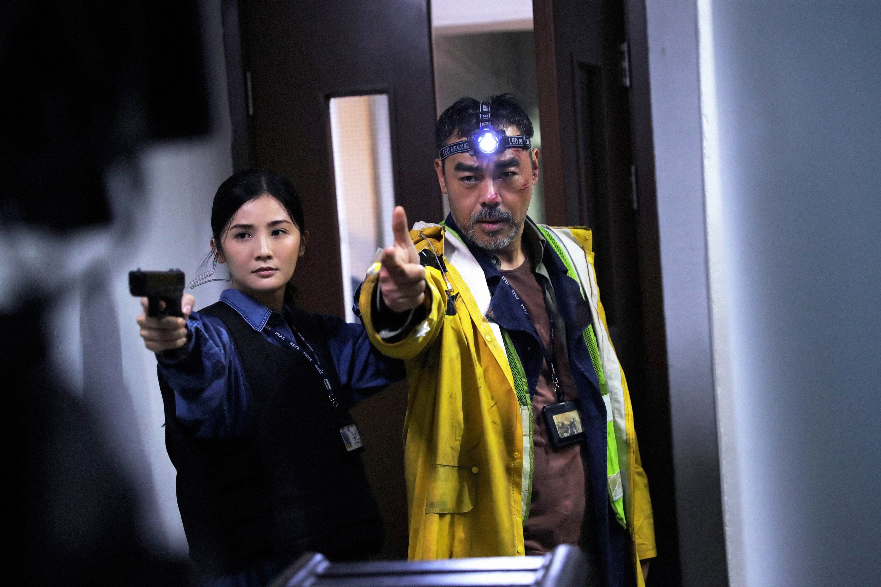 蔡卓妍19年前曾與劉青雲演出一對老夫少妻,如今《神探大戰》再合作,劉青雲成了她的偶像兼前輩。(華映提供)