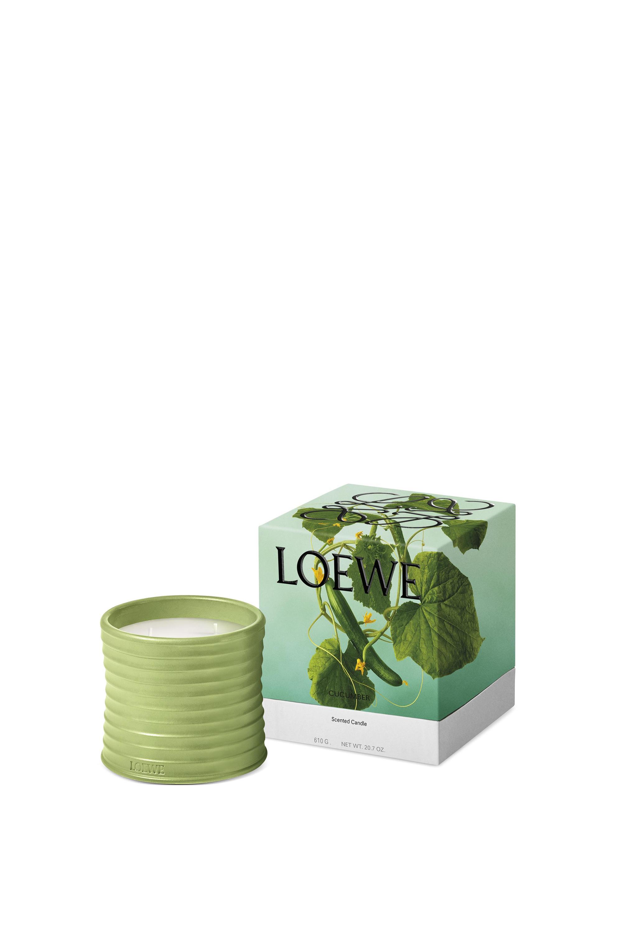 小黃瓜香氛蠟燭,小型NT$2,800、中型NT$6,200。(LOEWE提供)