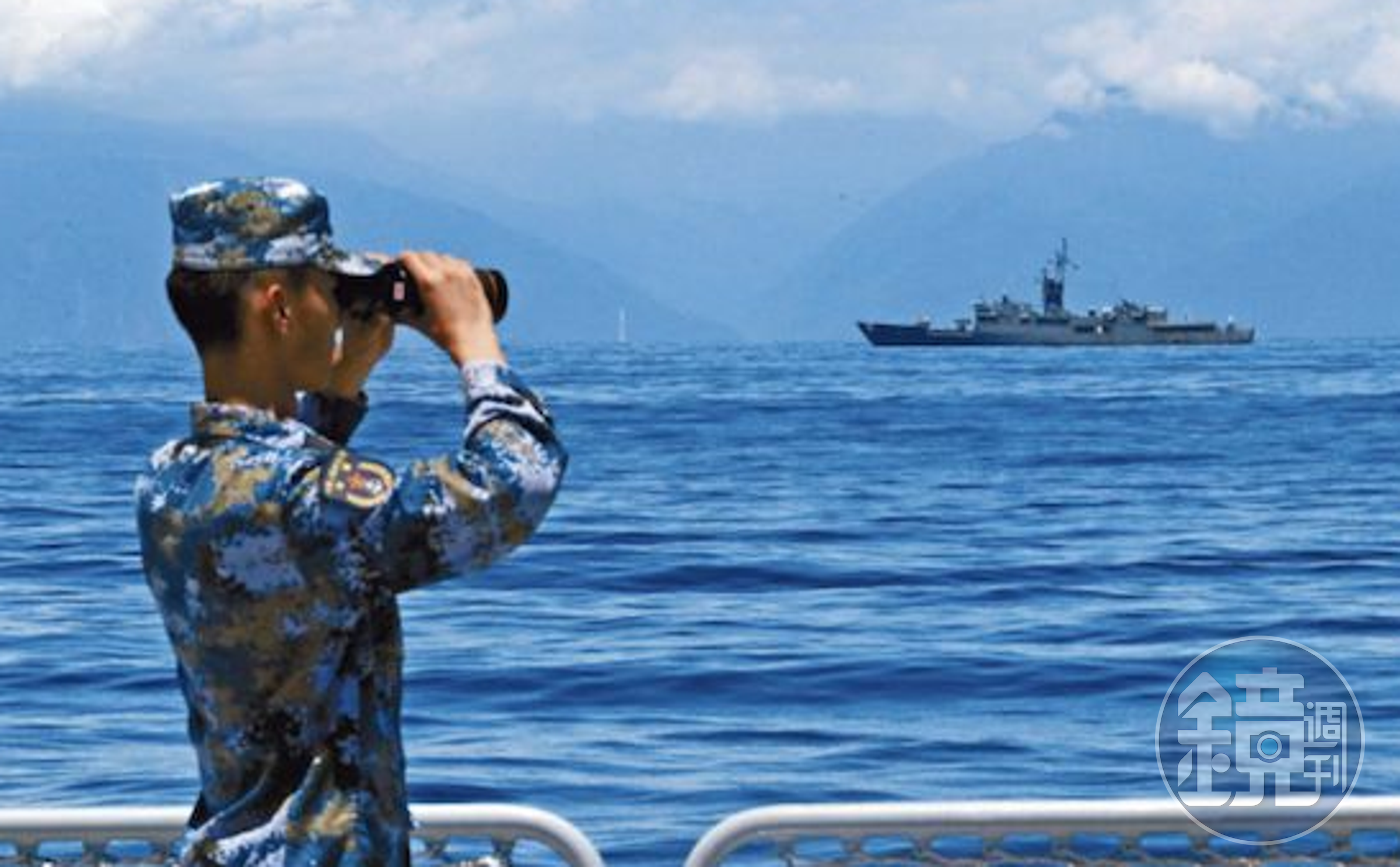 網路近日流傳一張照片，指出「解放軍海軍官兵近距離目視台灣花蓮和平電廠，巡航台灣海岸線」，事實查核中心認定為假消息。（翻攝網易新聞）